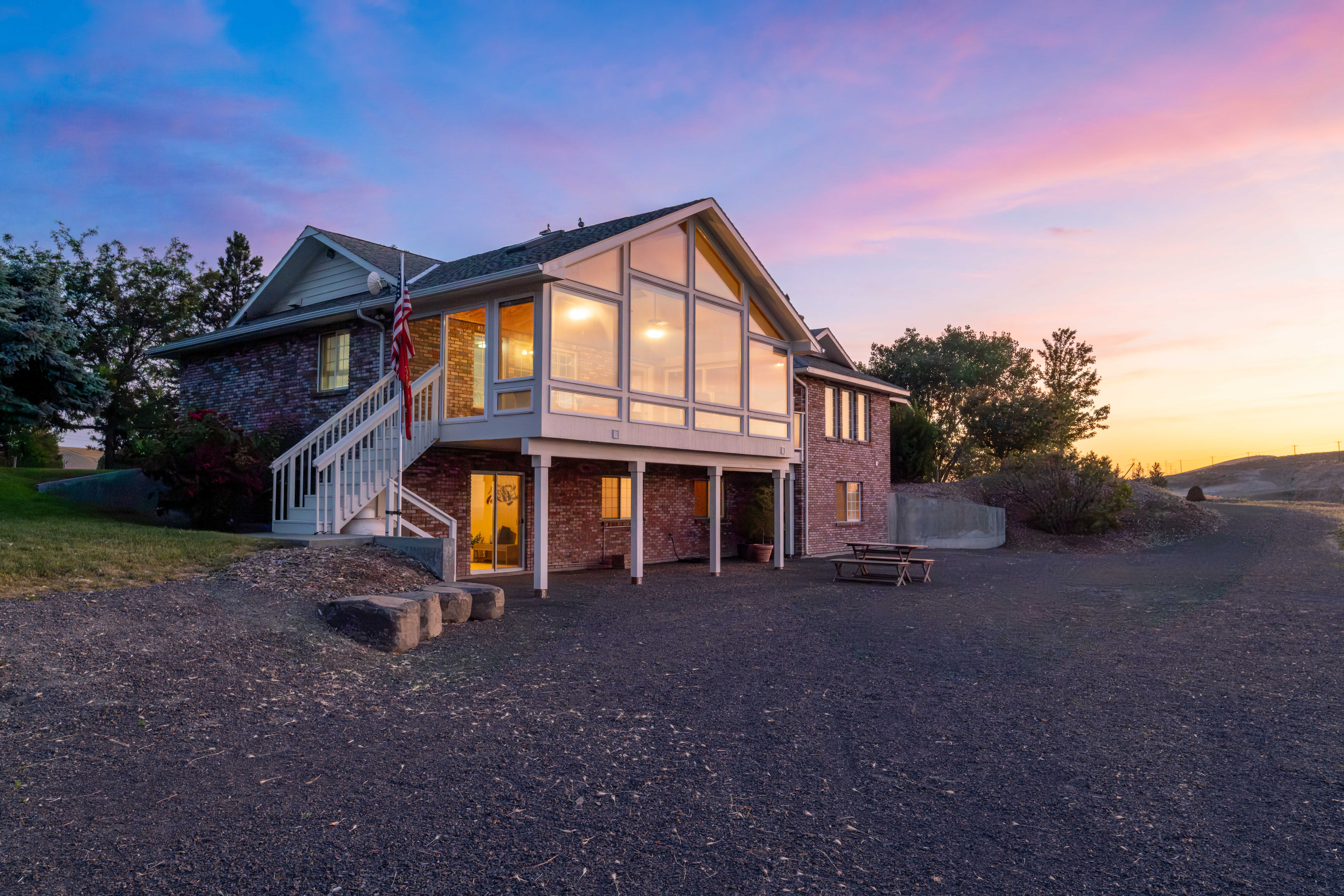  One of Kennewick’s Most Unique Estate Properties - 物件實景