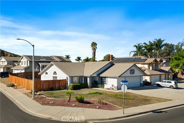 Lake Elsinore, California, 92530, United States, 4 Bedrooms Bedrooms, ,2 BathroomsBathrooms,Residential,For Sale,1977818