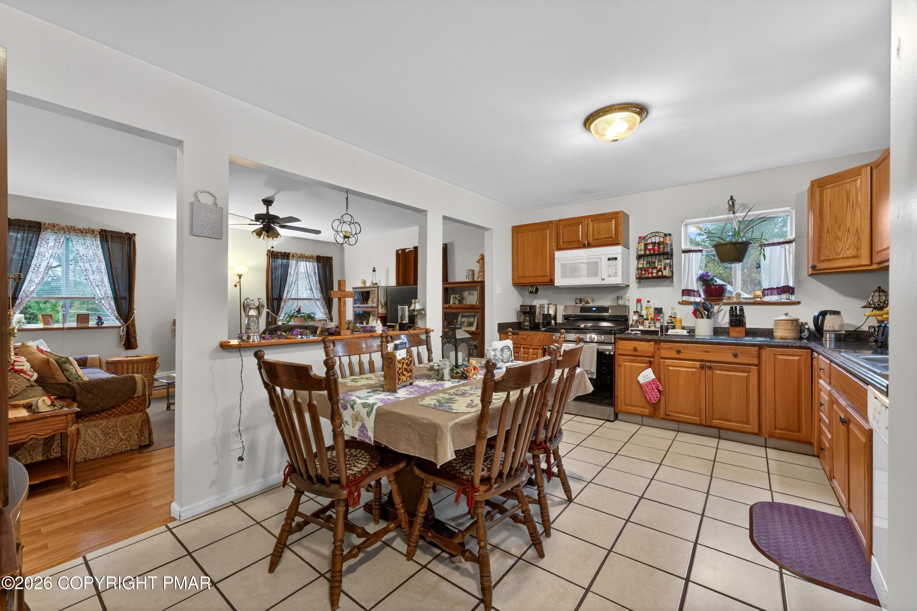 Blakeslee, Pennsylvania, 18610, United States, 6 Bedrooms Bedrooms, ,3 BathroomsBathrooms,Residential,For Sale,2042920