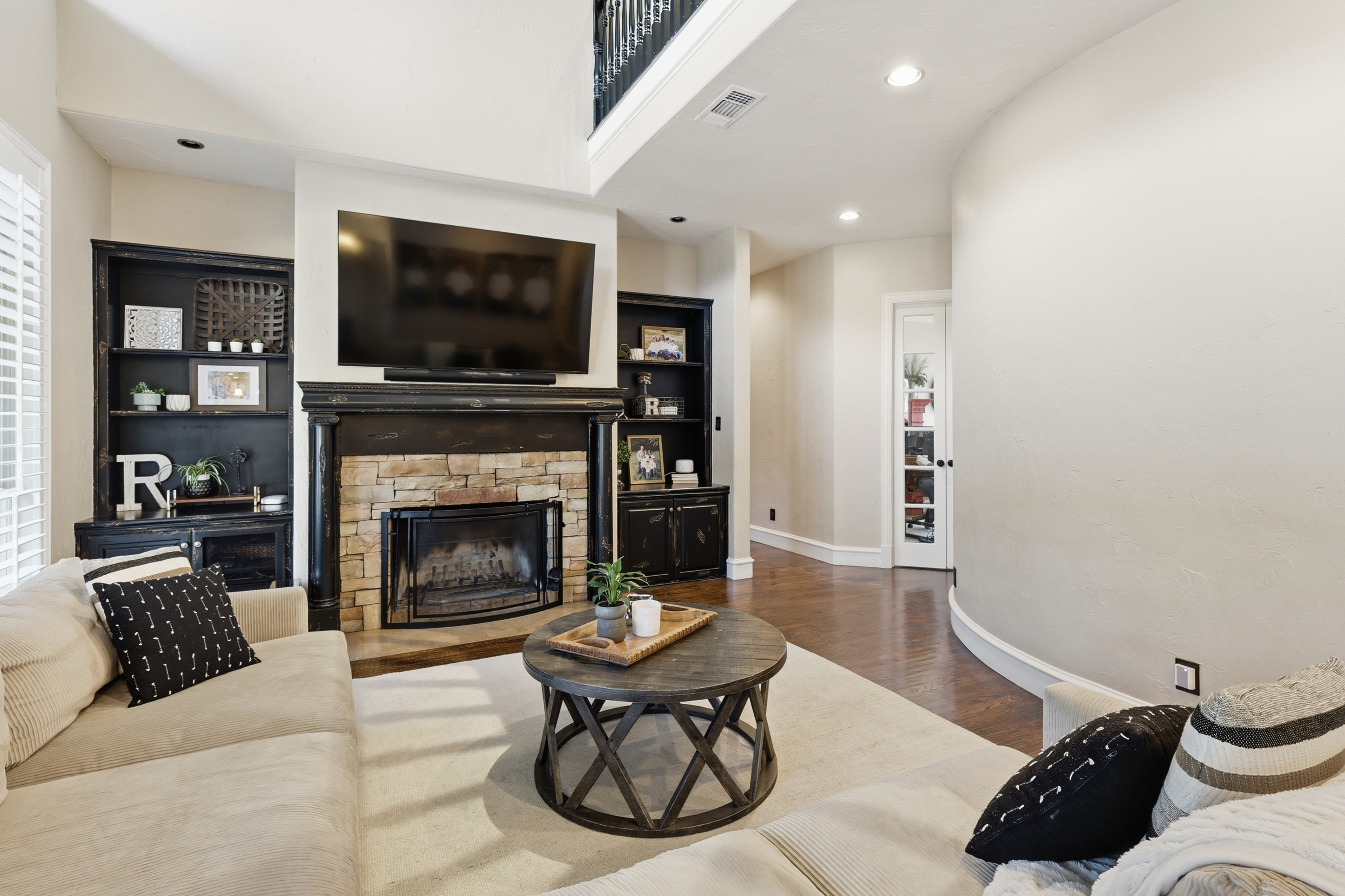  Resort-Style Estate Living on 1.9 Wooded Acres in Prestigious Shadow Wood Estate - 物件實景