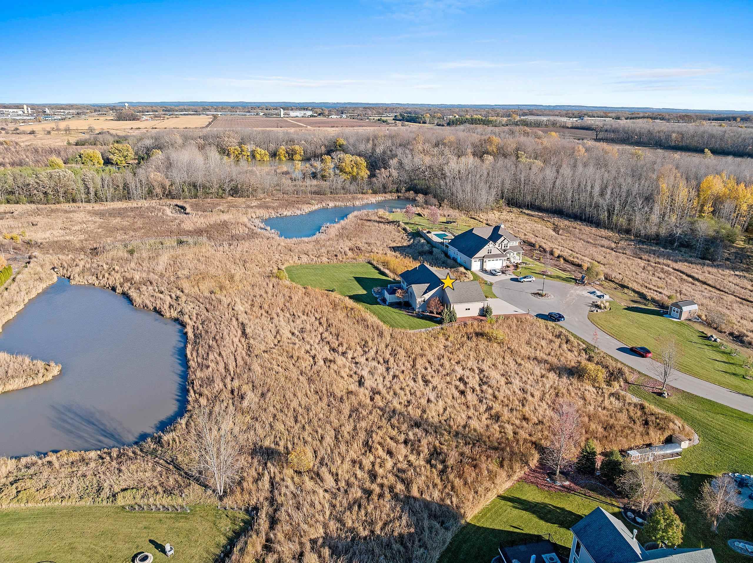 NEENAH, Wisconsin, 54956, United States, 3 Bedrooms Bedrooms, ,3 BathroomsBathrooms,Residential,For Sale,1986561