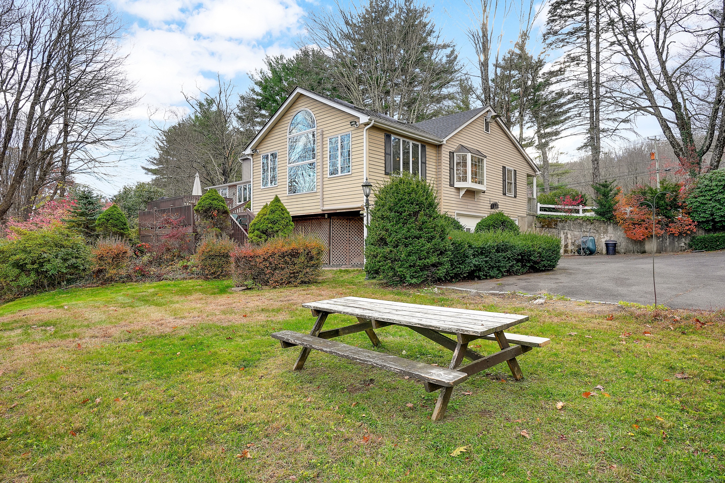 Canton, Connecticut, 06019, United States, 4 Bedrooms Bedrooms, ,3 BathroomsBathrooms,Residential,For Sale,1987943