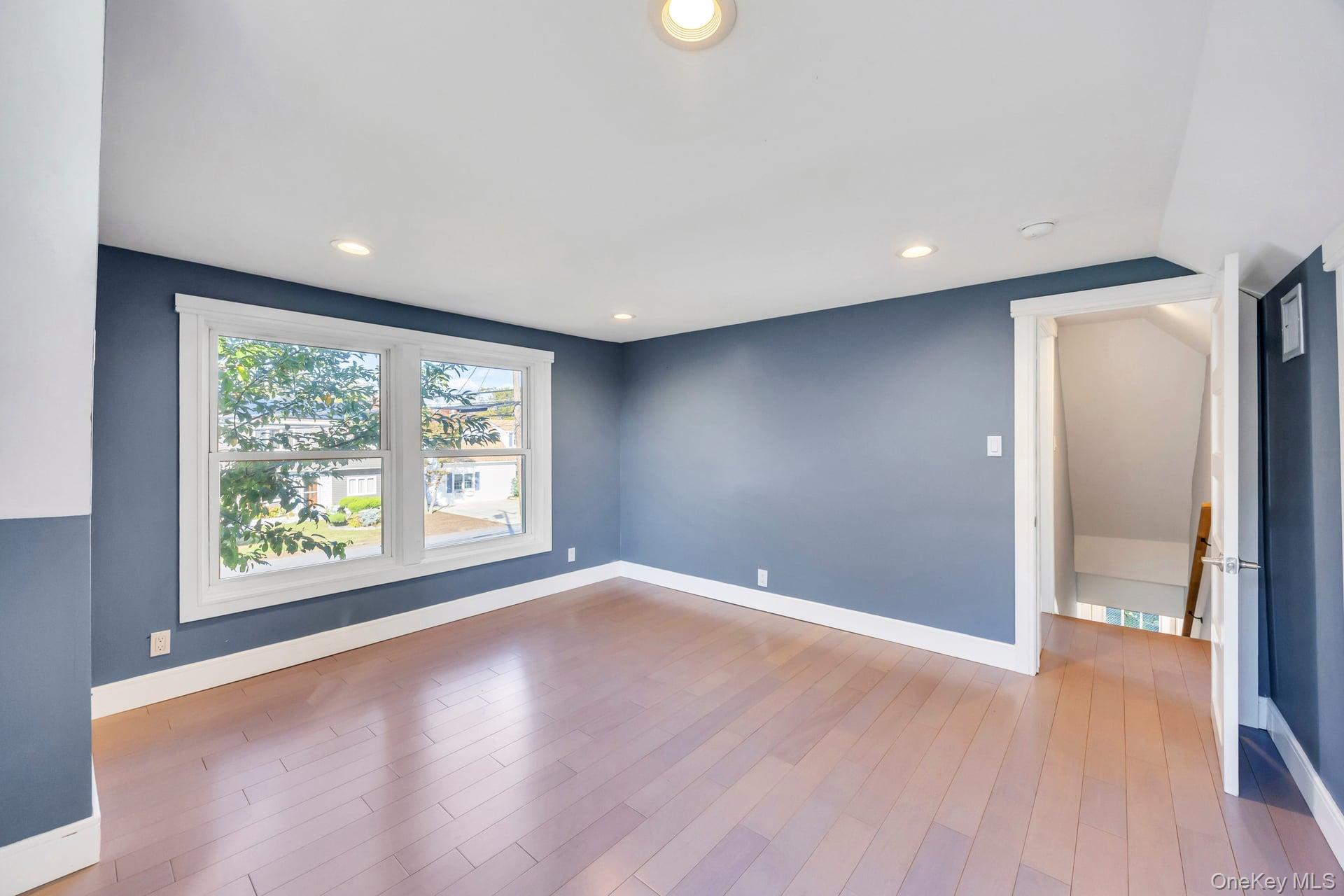 Lindenhurst, New York, 11757, United States, 4 Bedrooms Bedrooms, ,2 BathroomsBathrooms,Residential,For Sale,1965289