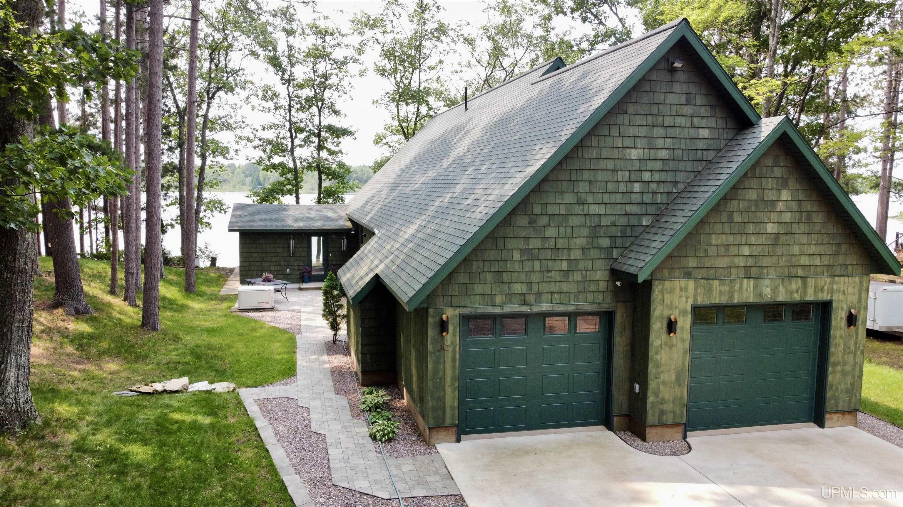 Marquette, Michigan, 49855, United States, 2 Bedrooms Bedrooms, ,4 BathroomsBathrooms,Residential,For Sale,1892873
