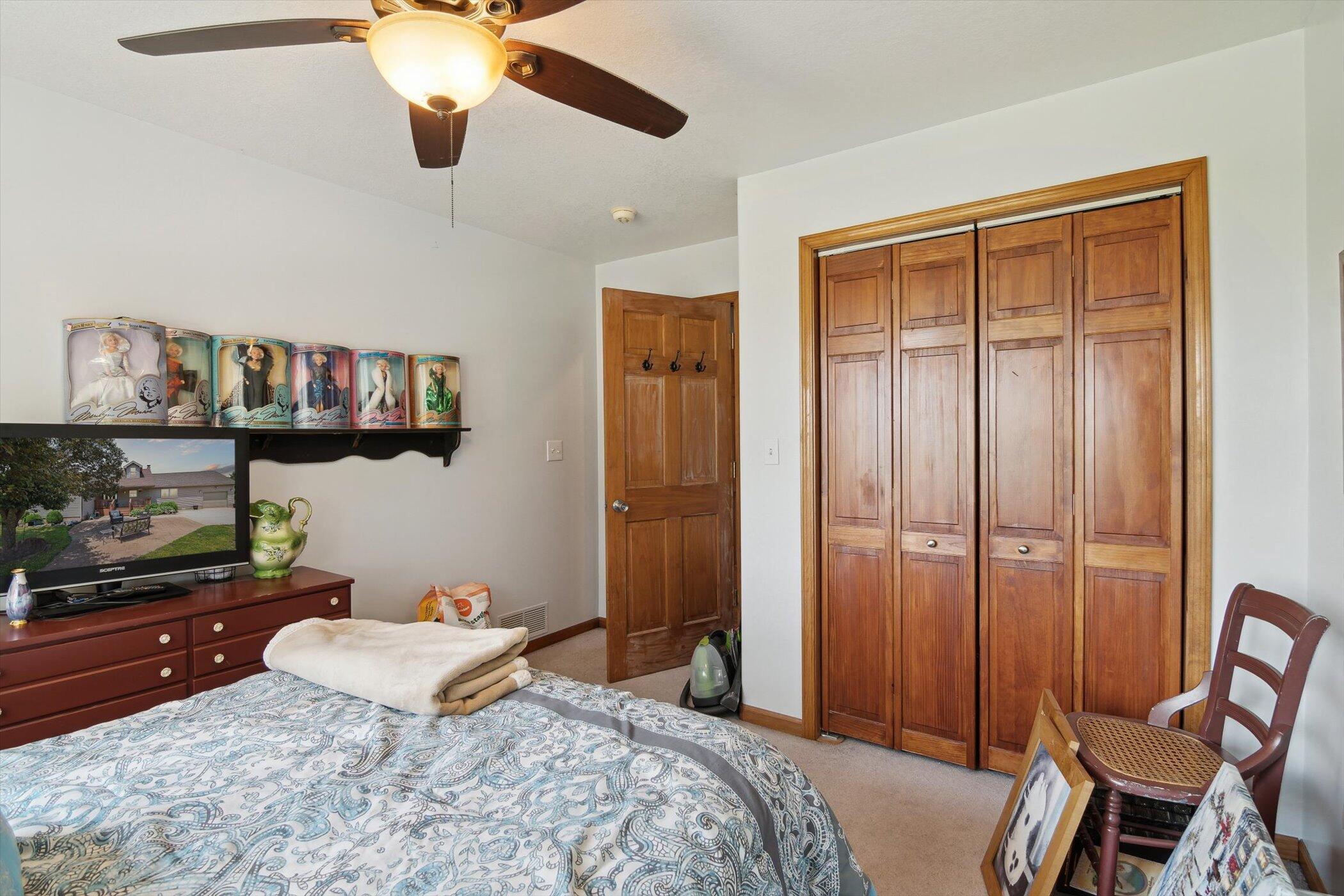 Hillsdale, Michigan, 49242, United States, 6 Bedrooms Bedrooms, ,4 BathroomsBathrooms,Residential,For Sale,1931789