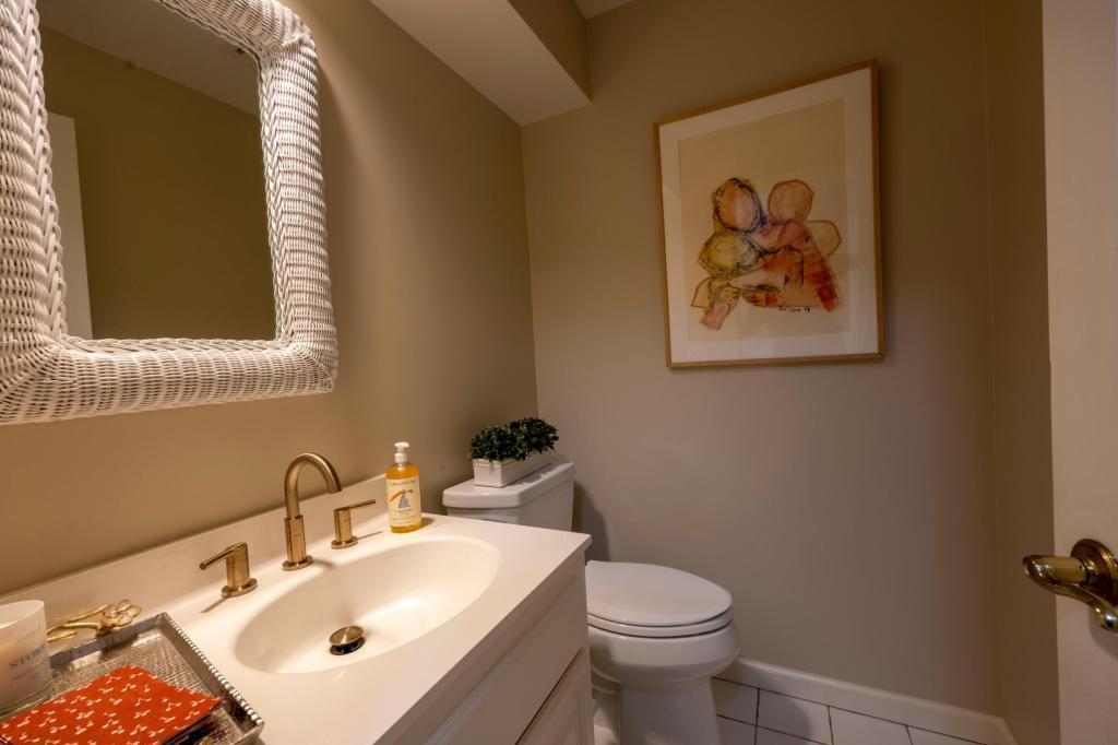 Mendota Heights, Minnesota, 55118, United States, 4 Bedrooms Bedrooms, ,3 BathroomsBathrooms,Residential,For Sale,1836960