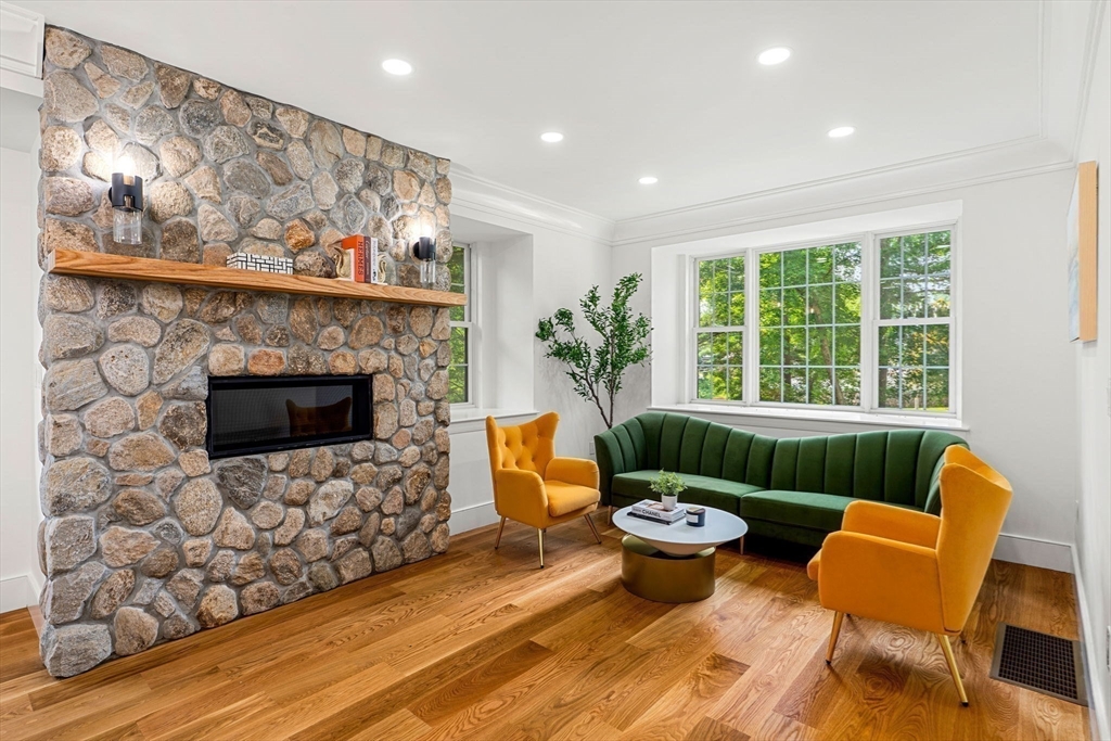 Natick, Massachusetts, 01760, United States, 5 Bedrooms Bedrooms, ,6 BathroomsBathrooms,Residential,For Sale,1901321