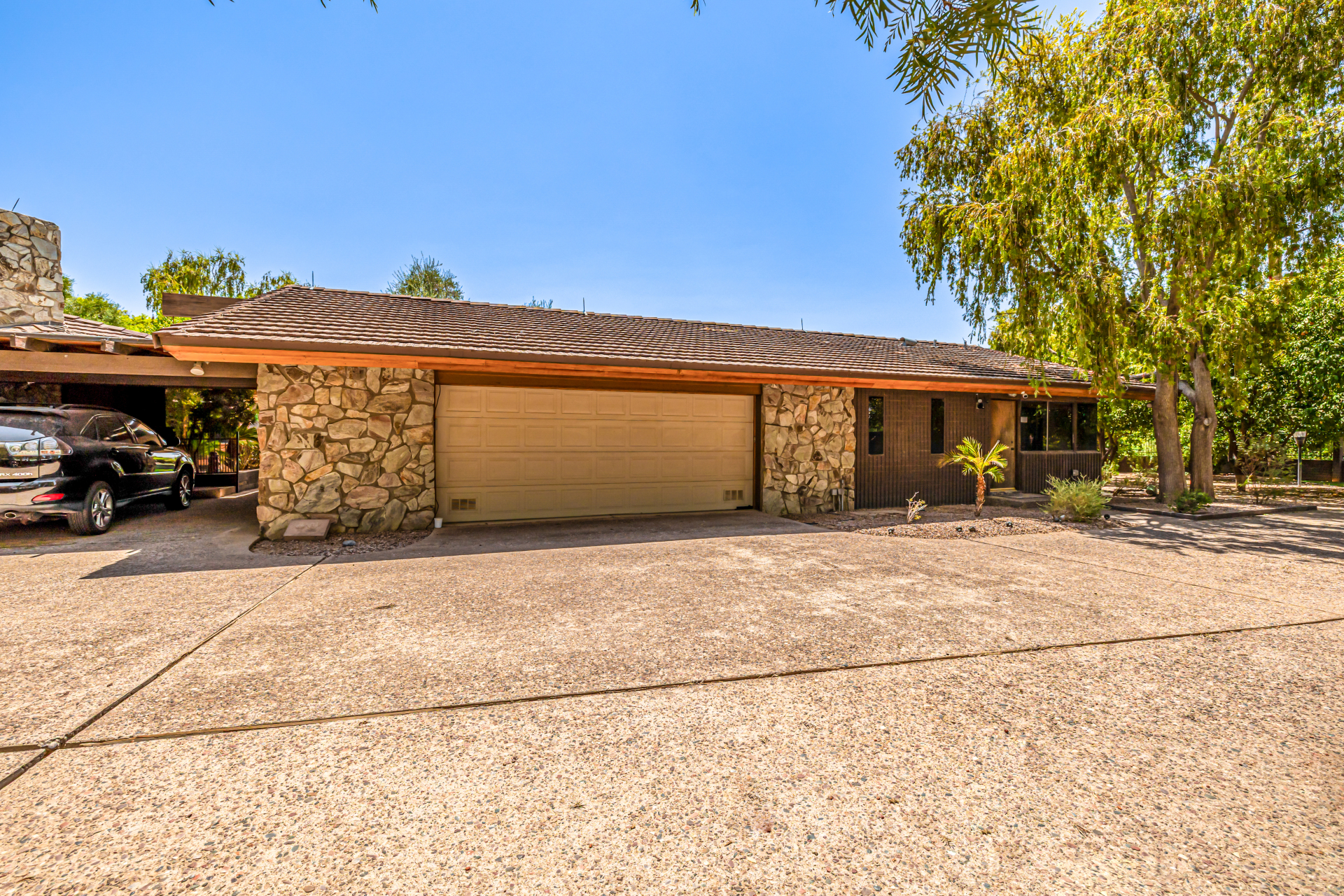 Paradise Valley, Arizona, 85253, United States, 4 Bedrooms Bedrooms, ,8 BathroomsBathrooms,Residential,For Sale,1914345