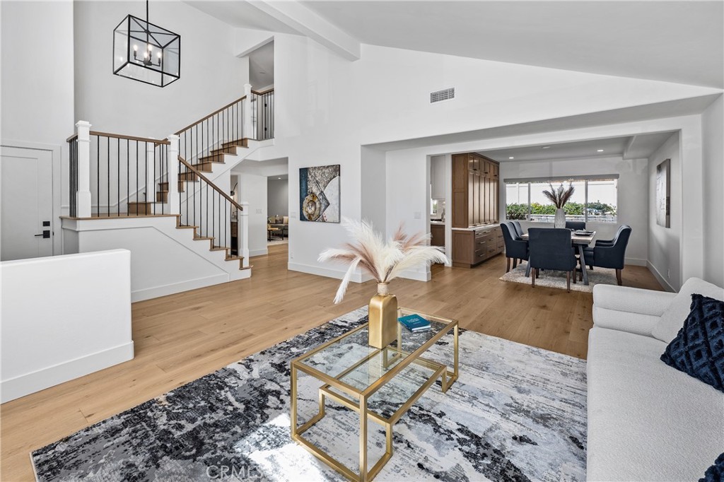 La Jolla, California, 92037, United States, 6 Bedrooms Bedrooms, ,3 BathroomsBathrooms,Residential,For Sale,1901243