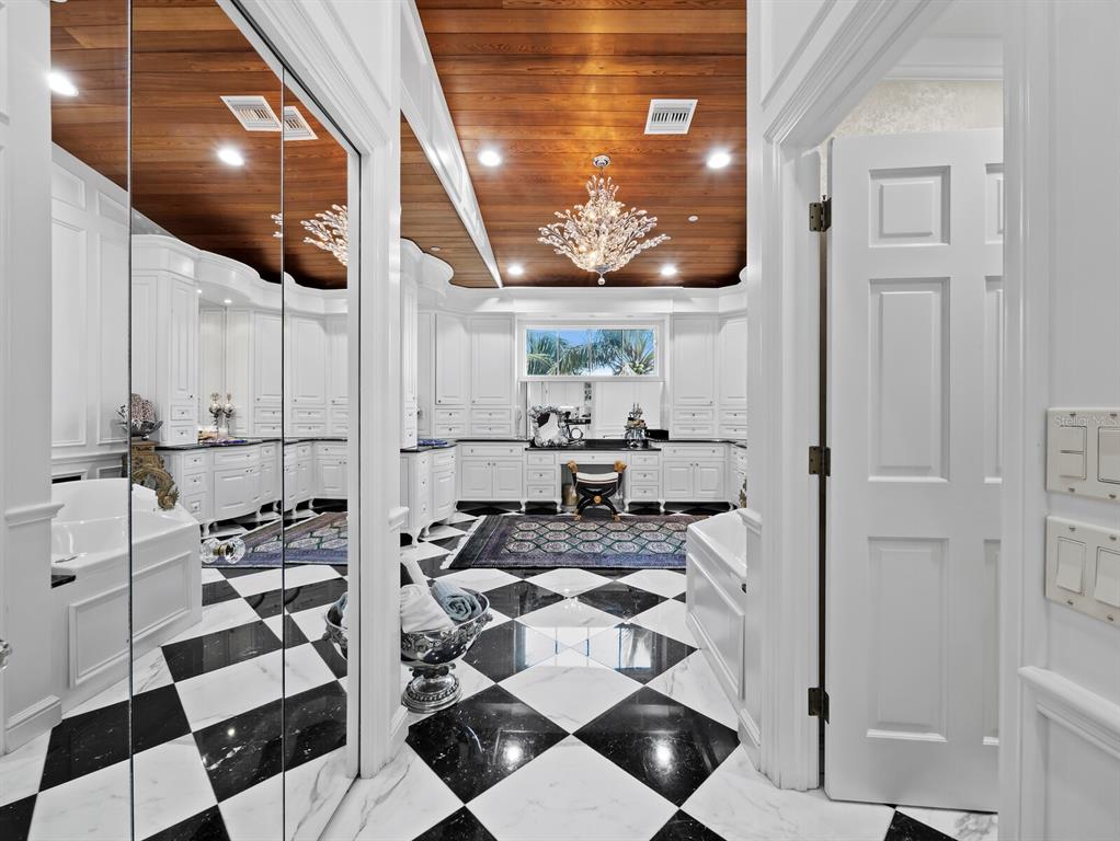 Longboat Key, Florida, 34228, United States, 8 Bedrooms Bedrooms, ,10 BathroomsBathrooms,Residential,For Sale,1997316