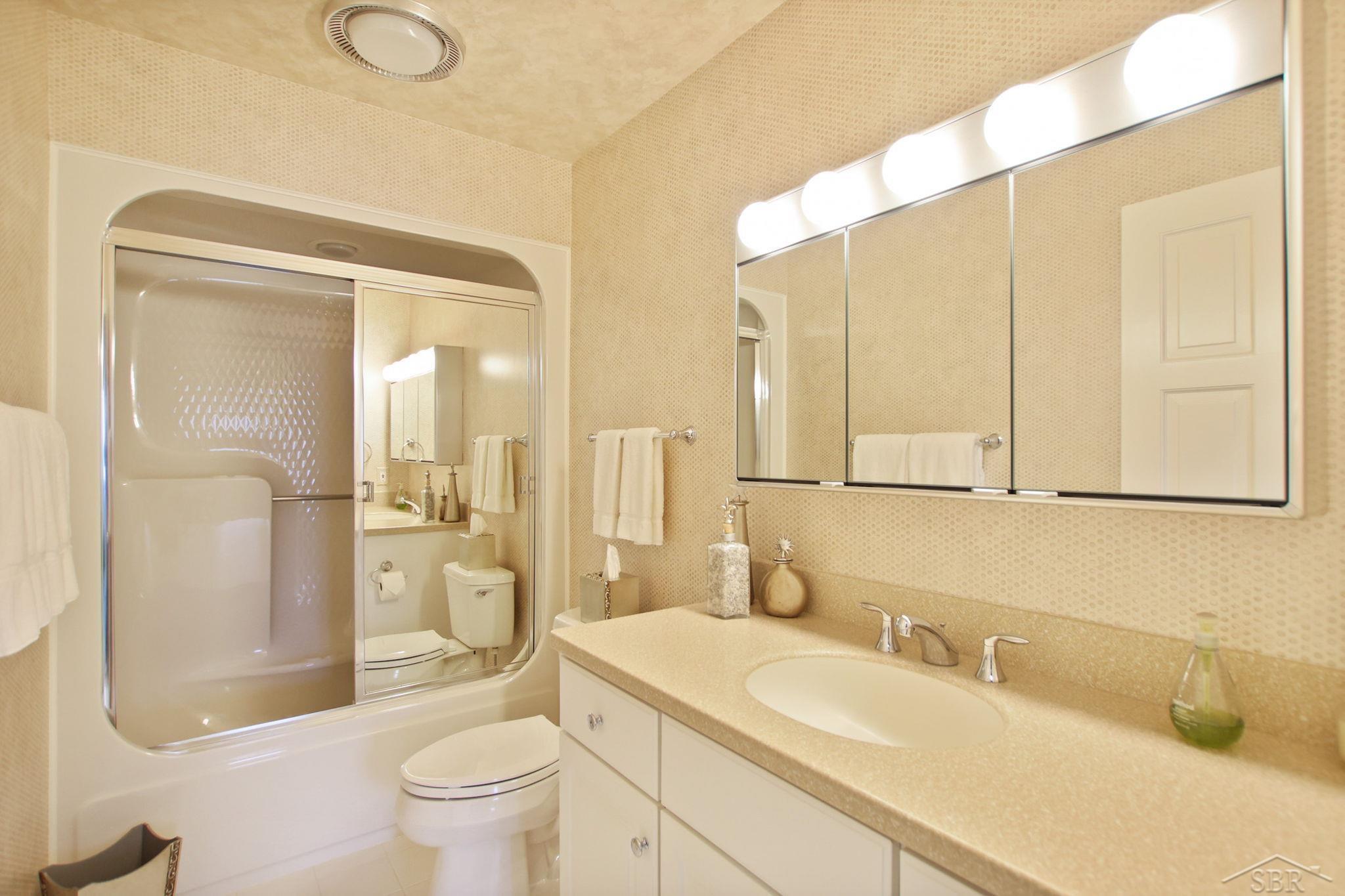 210 Golfview, Saginaw, Michigan, 48638, United States, 4 Bedrooms Bedrooms, ,6 BathroomsBathrooms,Residential,For Sale,210 Golfview,1320030