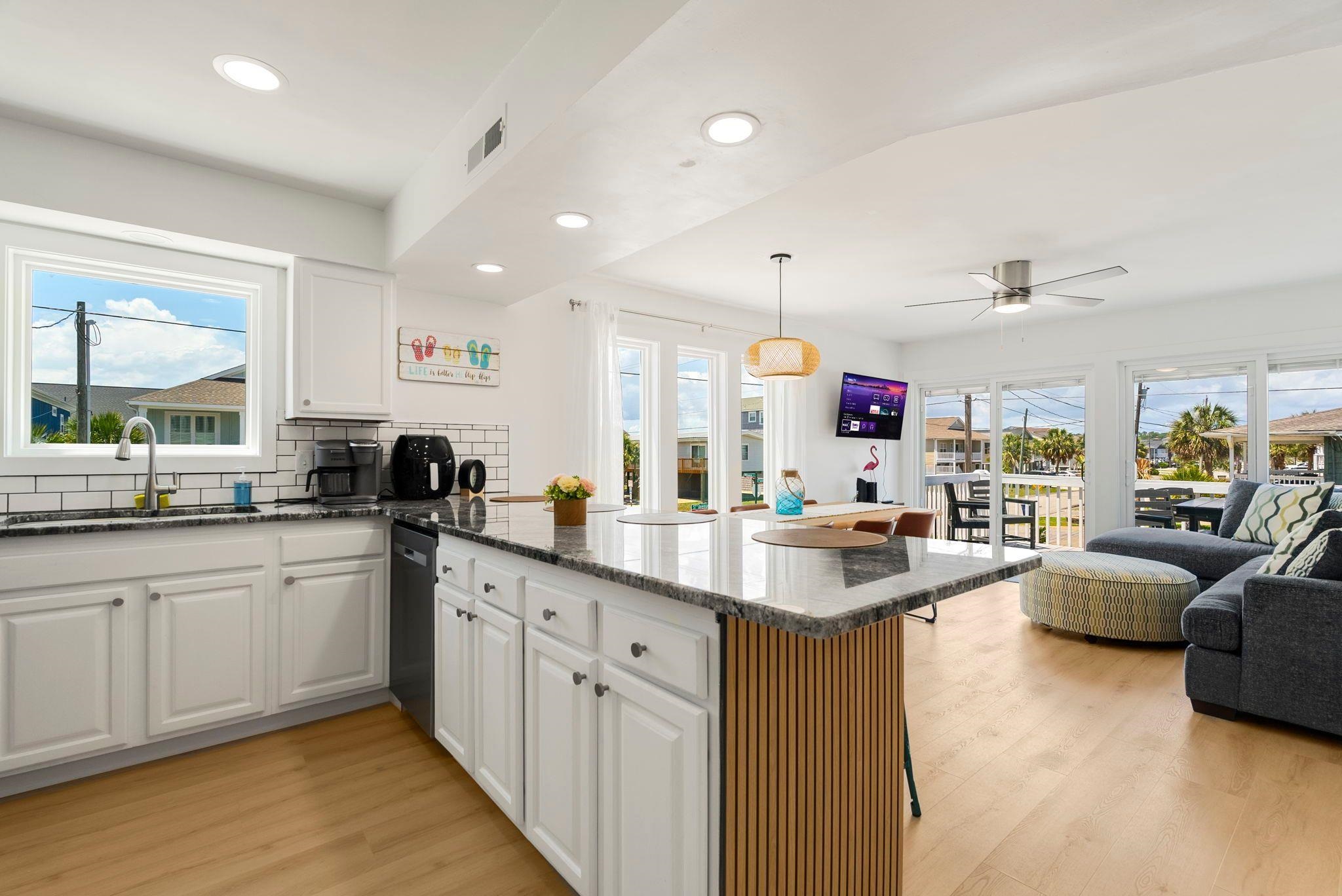 North Myrtle Beach, South Carolina, 29582, United States, 6 Bedrooms Bedrooms, ,4 BathroomsBathrooms,Residential,For Sale,2034176