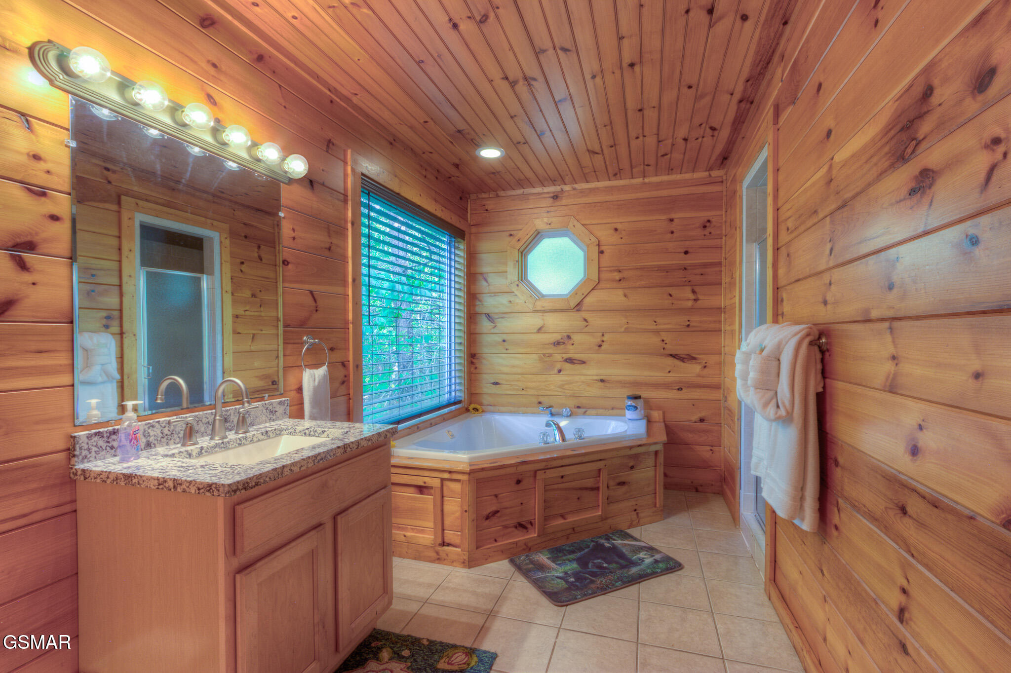 Sevierville, Tennessee, 37876, United States, 2 Bedrooms Bedrooms, ,3 BathroomsBathrooms,Residential,For Sale,1983447