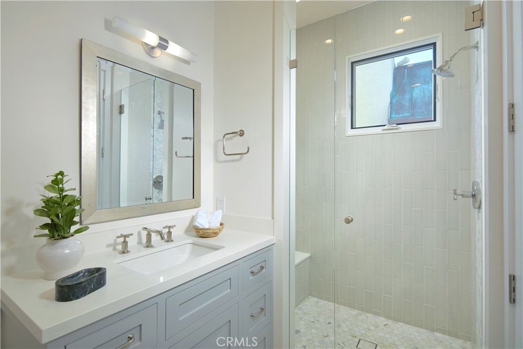 Corona del Mar, California, 92625, United States, 4 Bedrooms Bedrooms, ,5 BathroomsBathrooms,Residential,For Sale,1992054