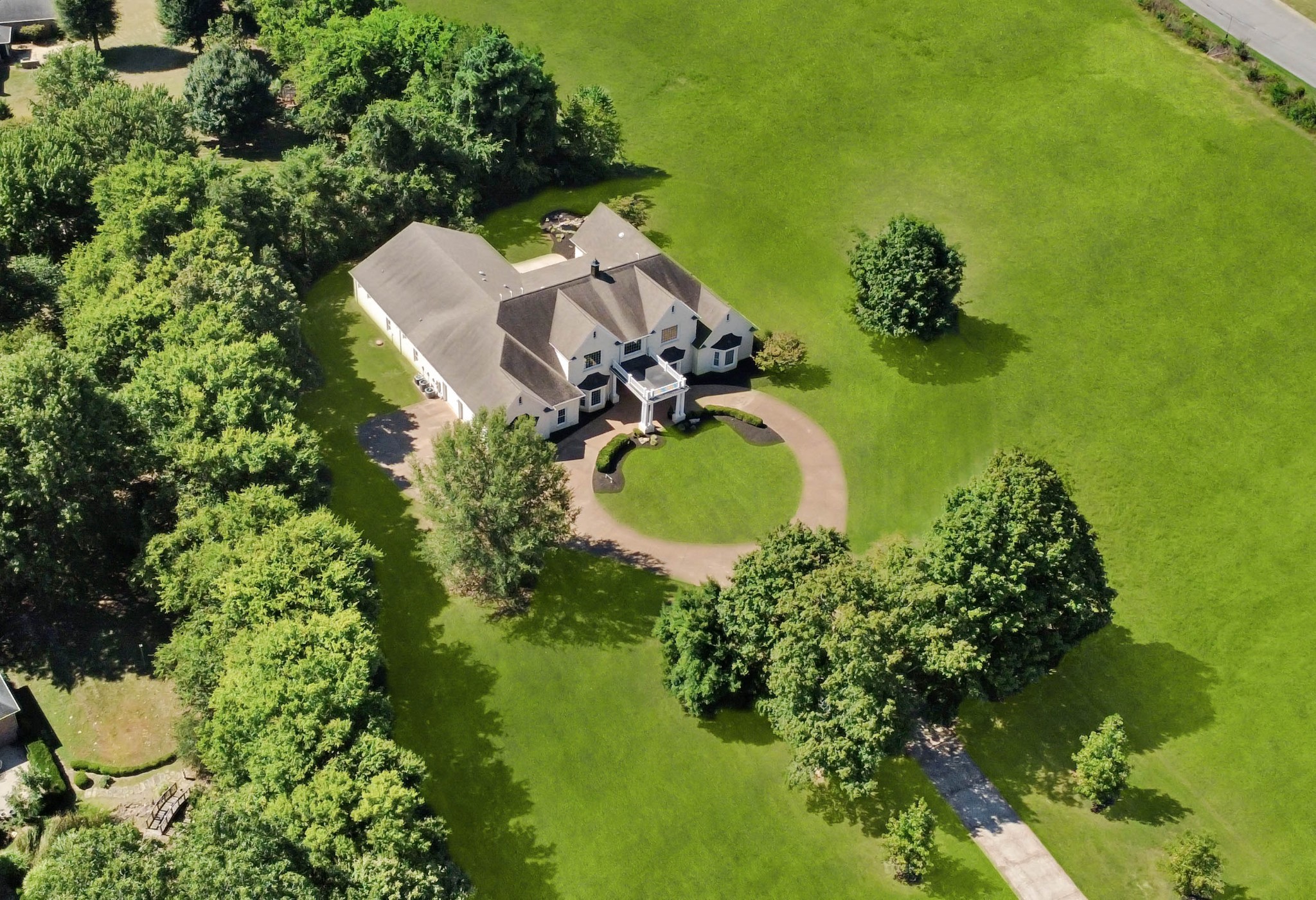 Clarksville, Tennessee, 37043, United States, 4 Bedrooms Bedrooms, ,4 BathroomsBathrooms,Residential,For Sale,1980790