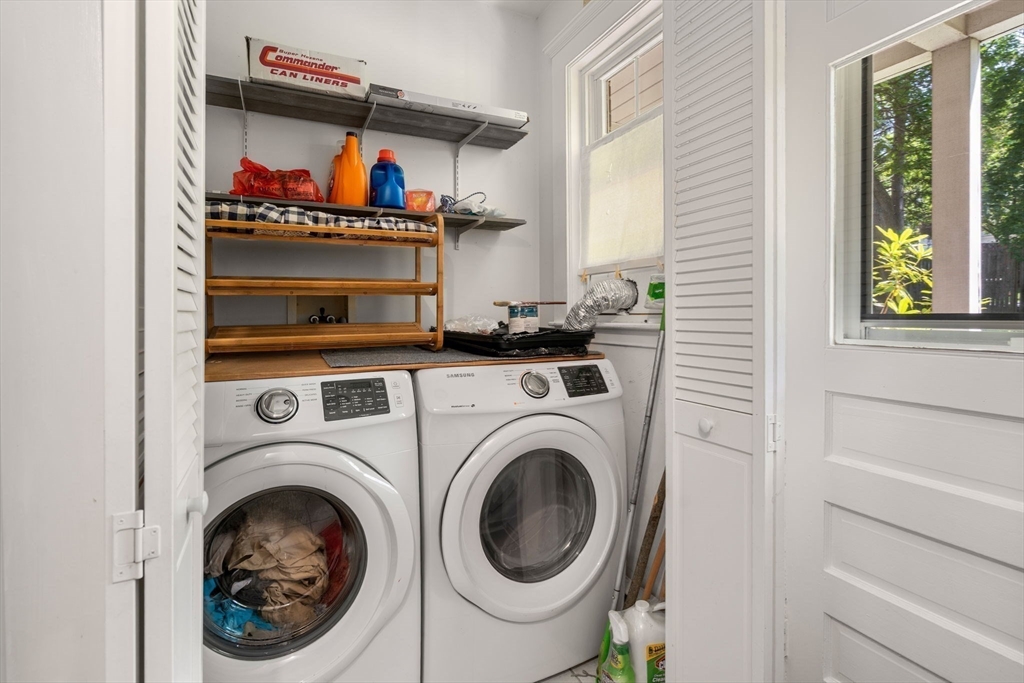 Newton, Massachusetts, 02458, United States, 2 Bedrooms Bedrooms, ,2 BathroomsBathrooms,Residential,For Sale,1906436