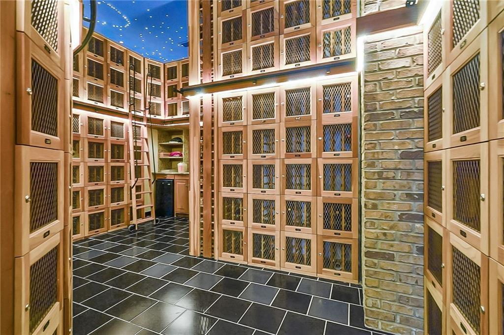 Atlanta, Georgia, 30326, United States, 2 Bedrooms Bedrooms, ,3 BathroomsBathrooms,Residential,For Sale,1949751