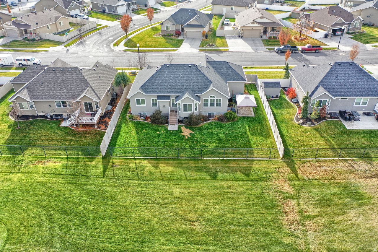 Clinton, Utah, 84015, United States, 6 Bedrooms Bedrooms, ,3 BathroomsBathrooms,Residential,For Sale,1995951