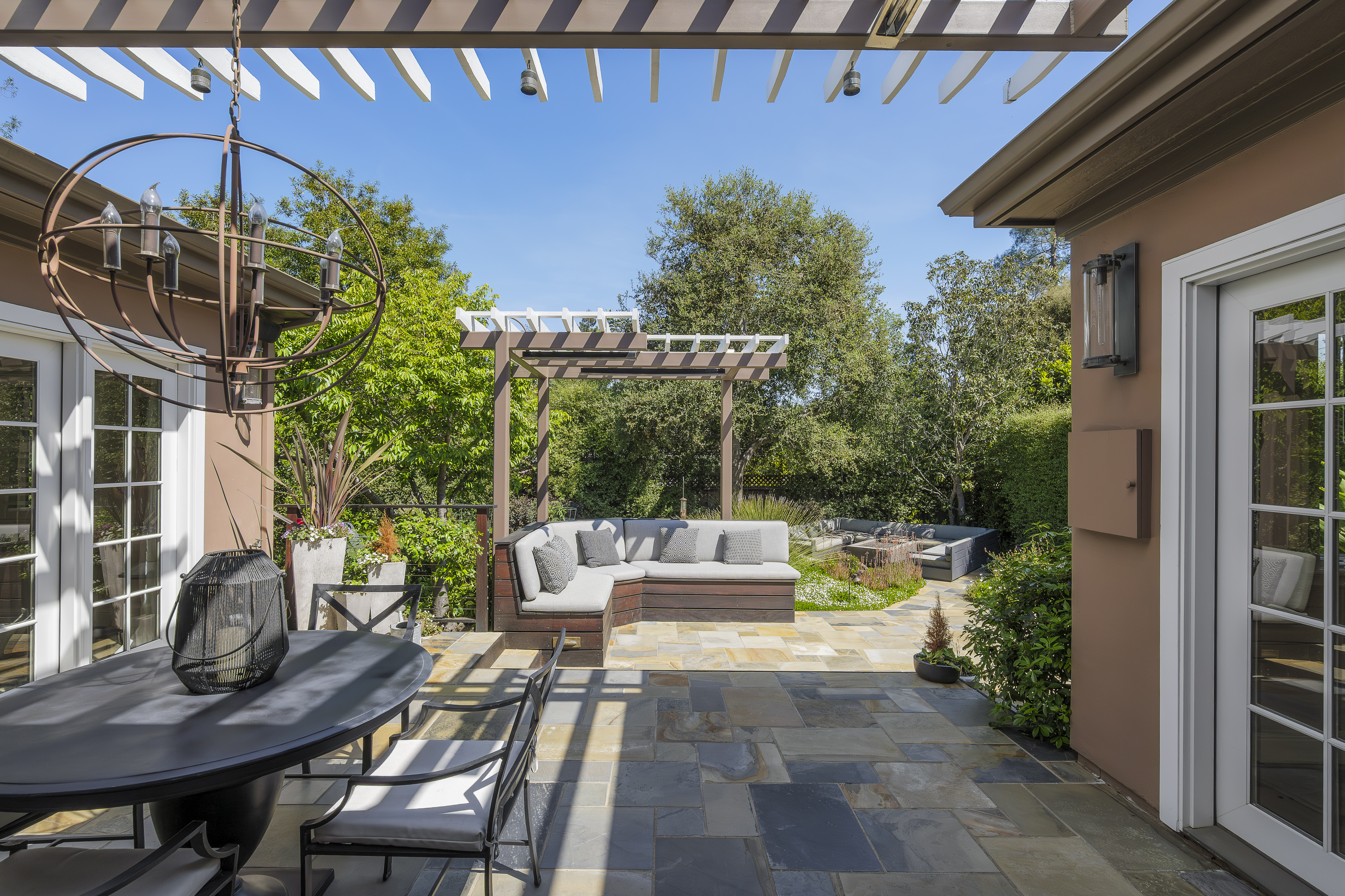  Beautifully Remodeled Craftsman-Inspired Home Located in the Willows - 物件實景