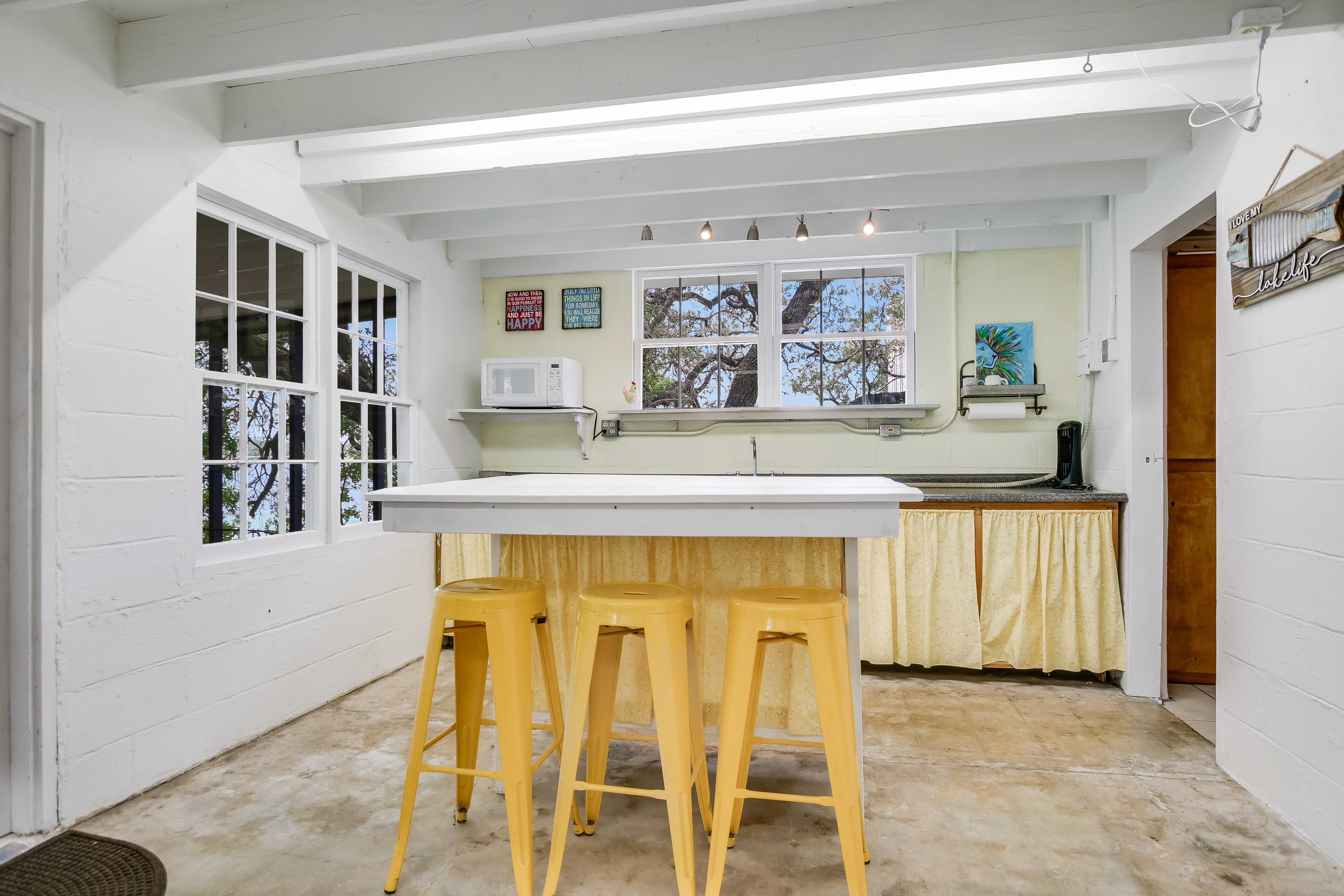  JUST LISTED - Charming lakefront retreat on Lake Travis - 物件實景