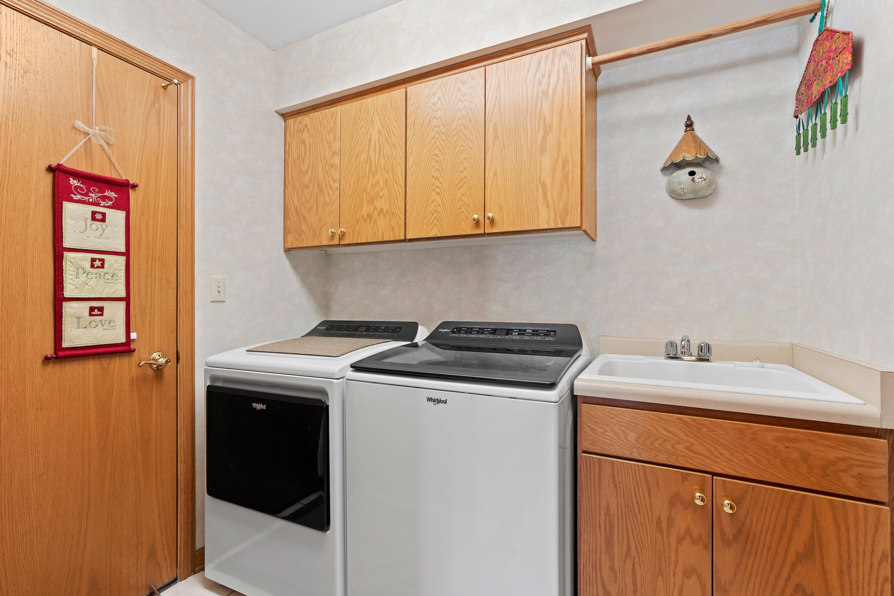  Spacious Side-by-Side Condo in Brookfield - 物件實景