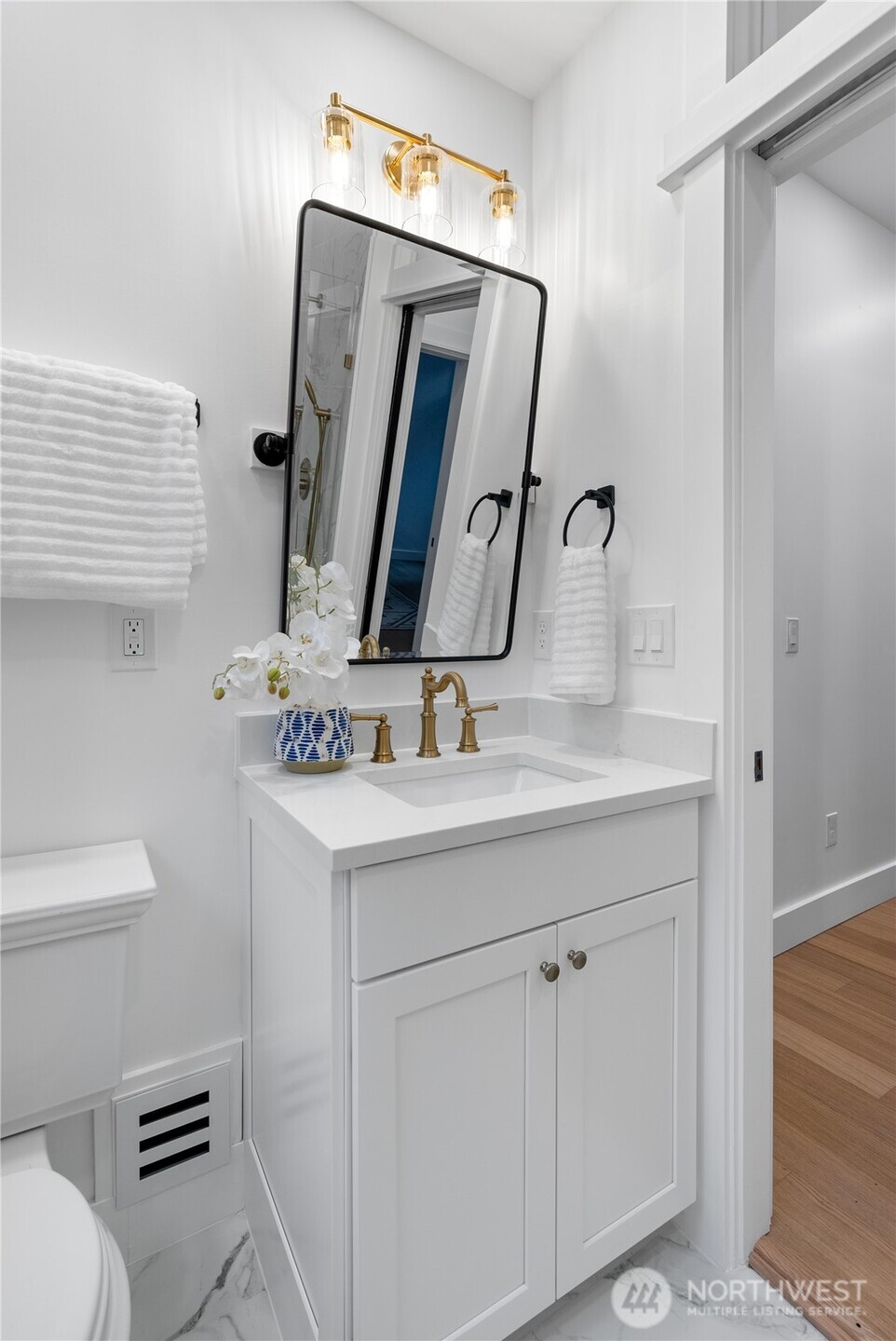 Seattle, Washington, 98109, United States, 3 Bedrooms Bedrooms, ,1 BathroomBathrooms,Residential,For Sale,1999766