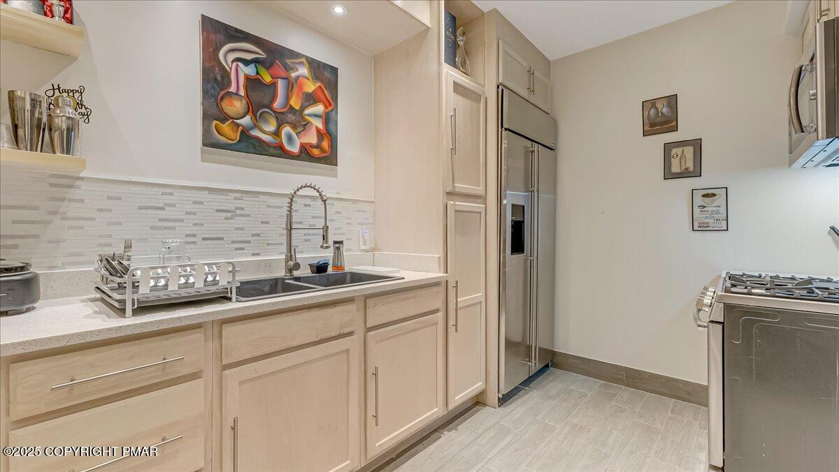 East Stroudsburg, Pennsylvania, 18302, United States, 5 Bedrooms Bedrooms, ,4 BathroomsBathrooms,Residential,For Sale,1980579