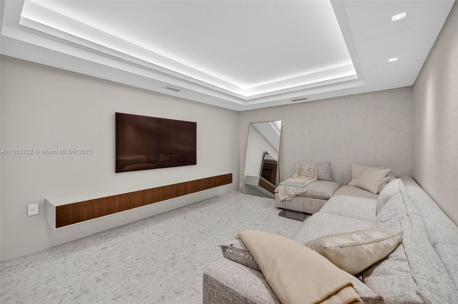 Aventura, Florida, 33160, United States, 3 Bedrooms Bedrooms, ,4 BathroomsBathrooms,Residential,For Sale,1942054