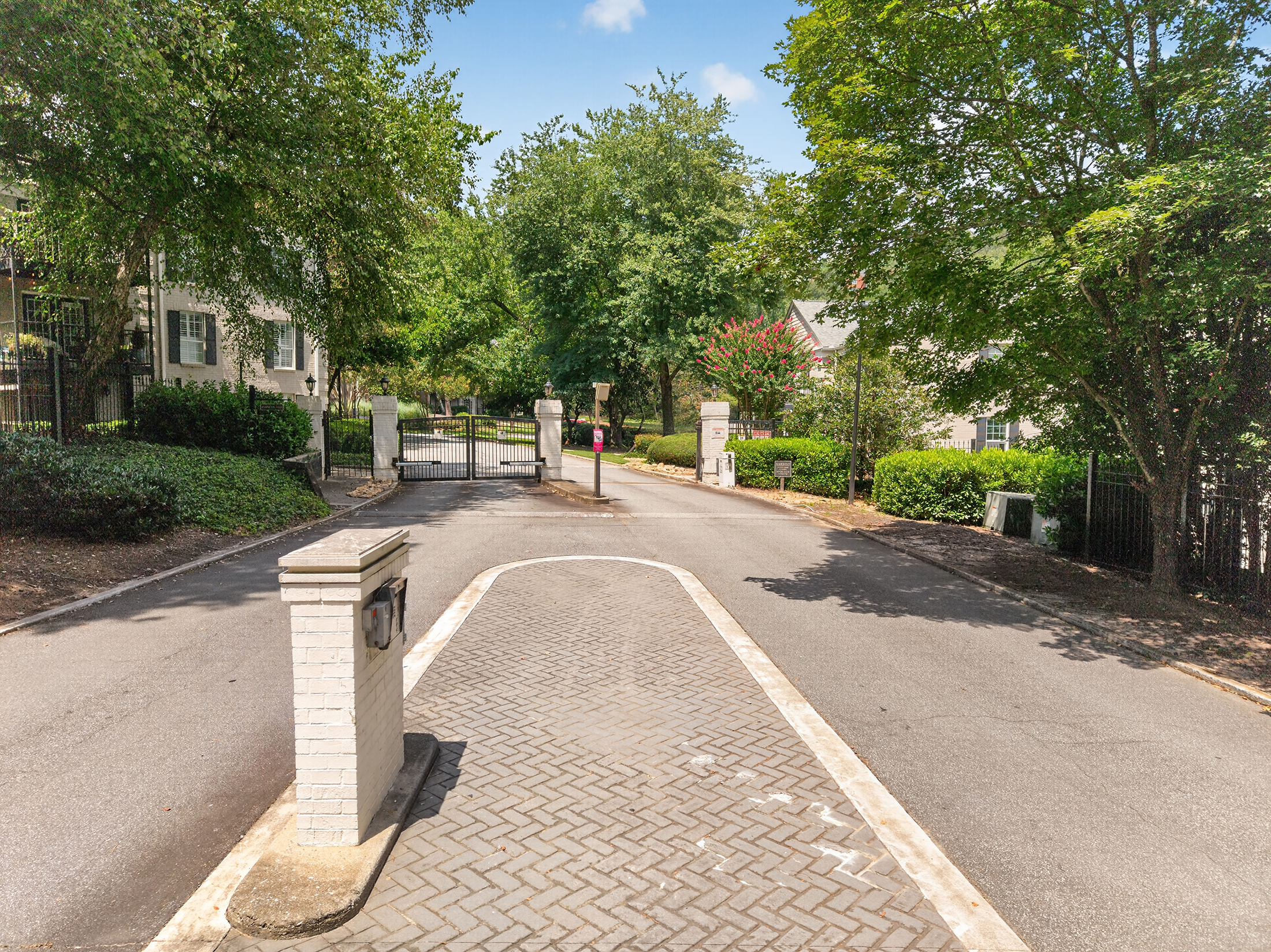  Located in the Gated Essex House Community in Historic Vinings - 物件實景
