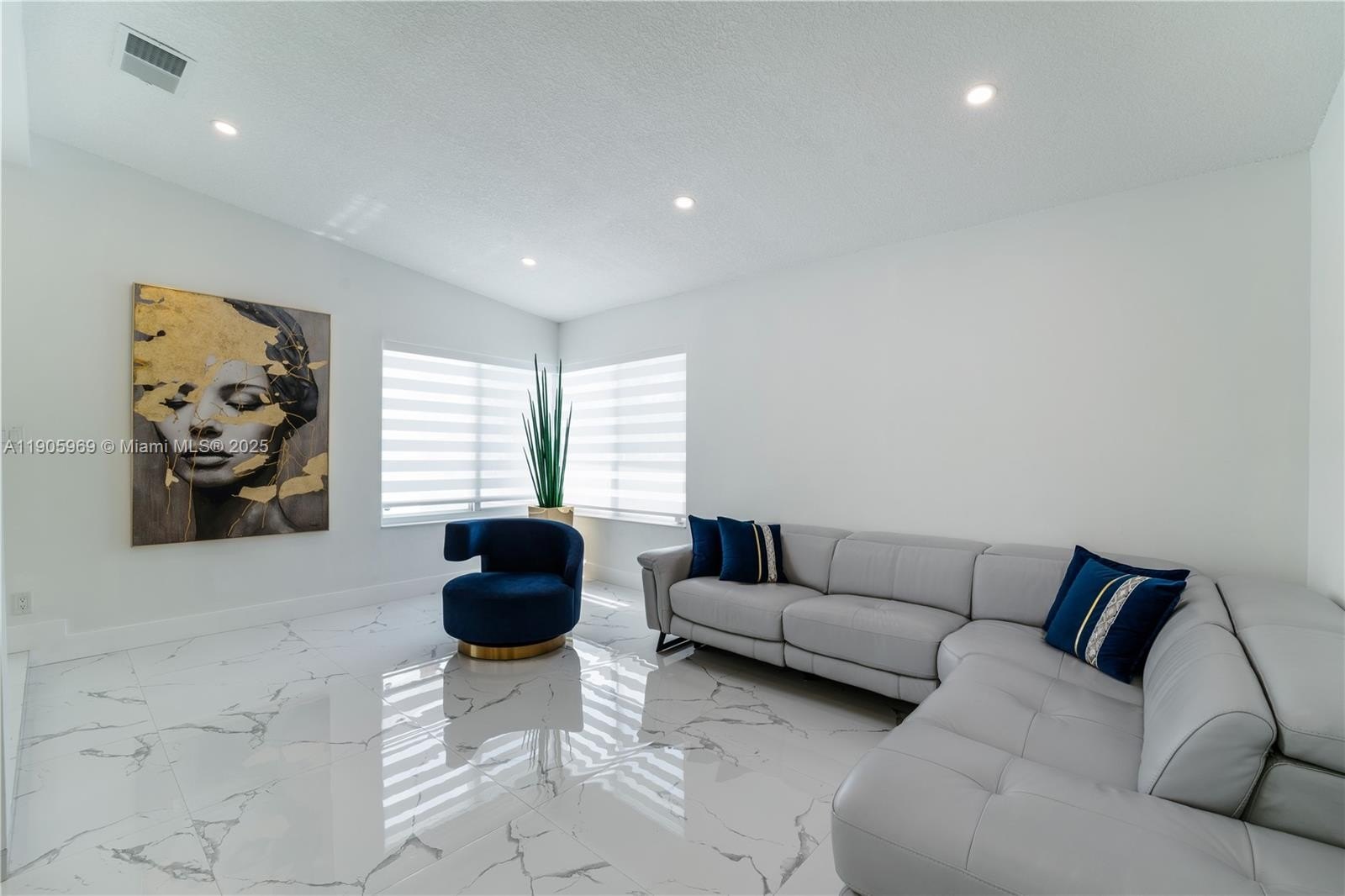 Miami, Florida, 33196, United States, 3 Bedrooms Bedrooms, ,2 BathroomsBathrooms,Residential,For Sale,1979827