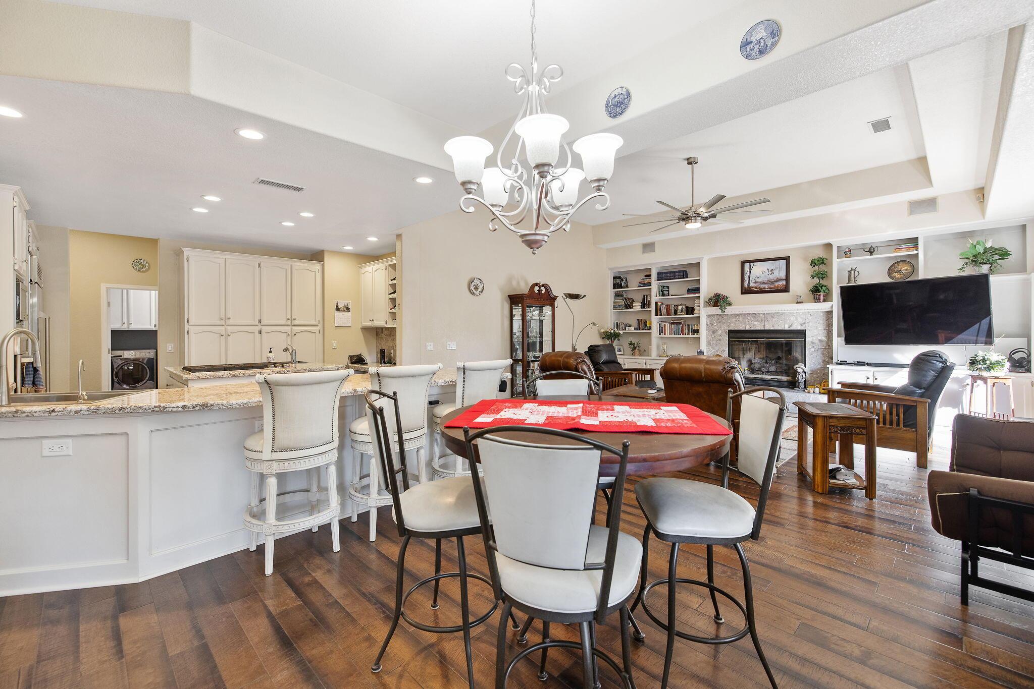 Visalia, California, 93292, United States, 4 Bedrooms Bedrooms, ,3 BathroomsBathrooms,Residential,For Sale,1977045