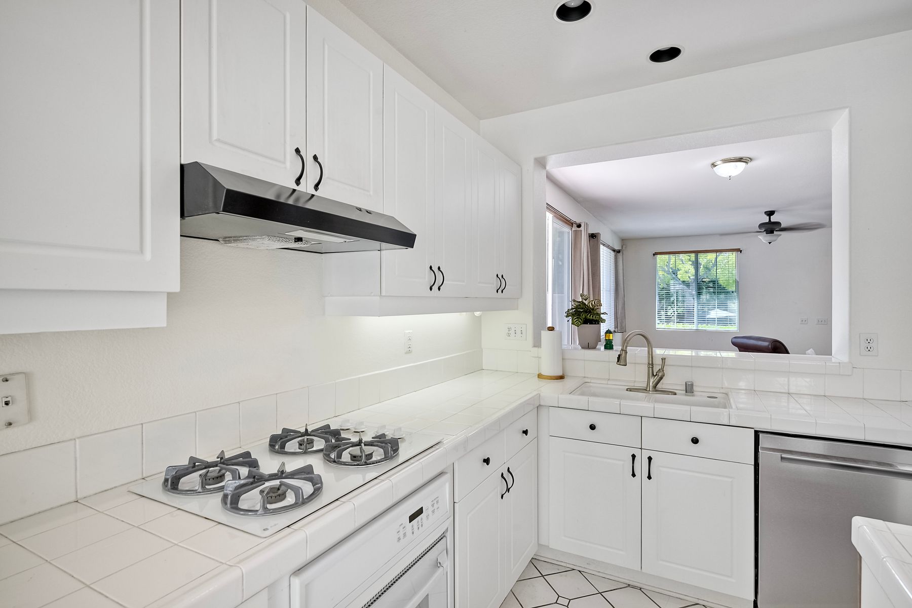 San Diego, California, 92123, United States, 3 Bedrooms Bedrooms, ,2 BathroomsBathrooms,Residential,For Sale,1914206