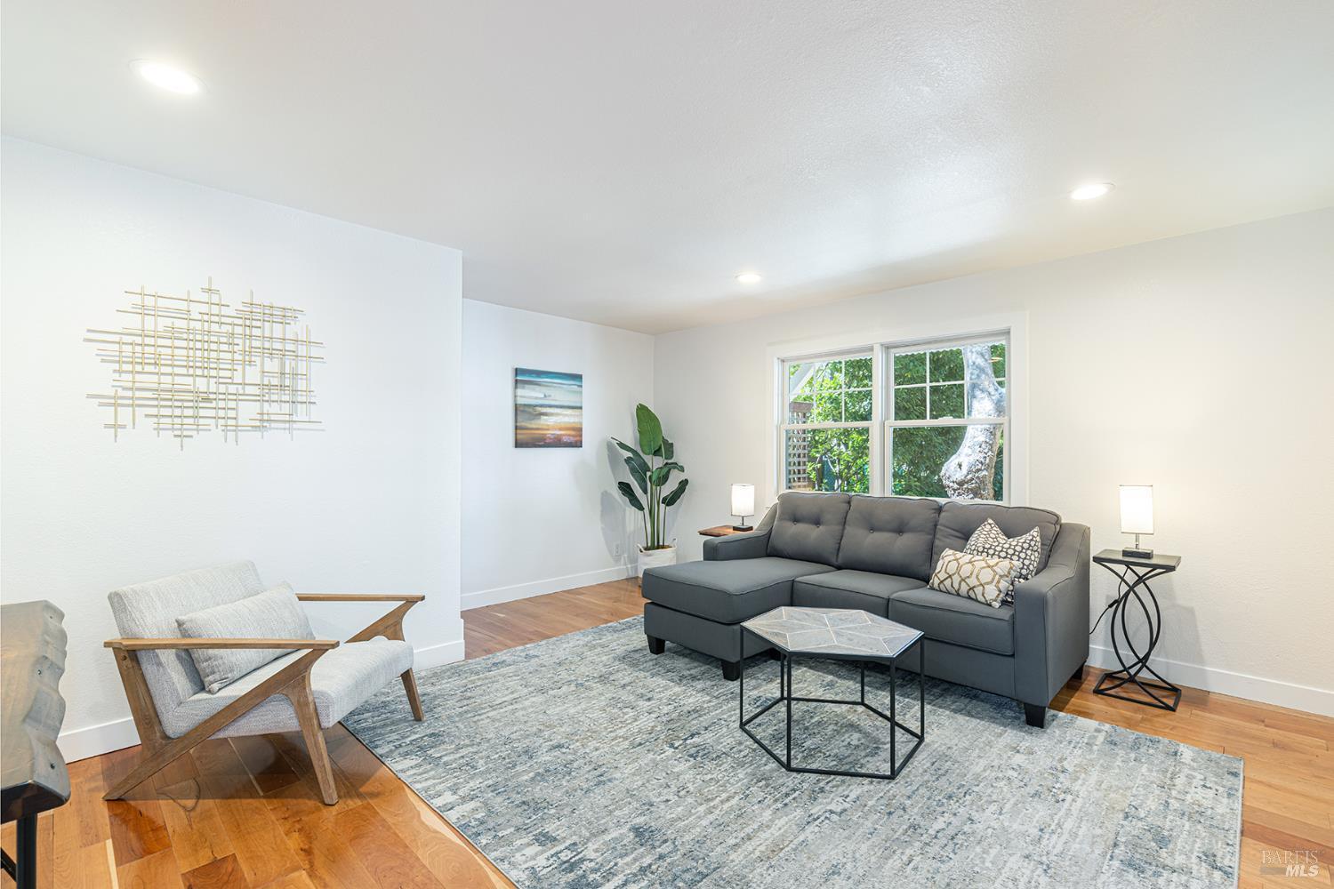 Glen Ellen, California, 95442, United States, 4 Bedrooms Bedrooms, ,3 BathroomsBathrooms,Residential,For Sale,1904205