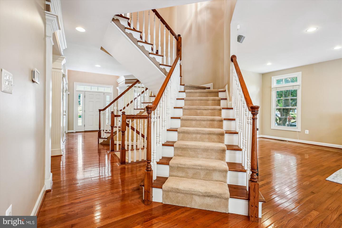Gaithersburg, Maryland, 20878, United States, 5 Bedrooms Bedrooms, ,5 BathroomsBathrooms,Residential,For Sale,1907649