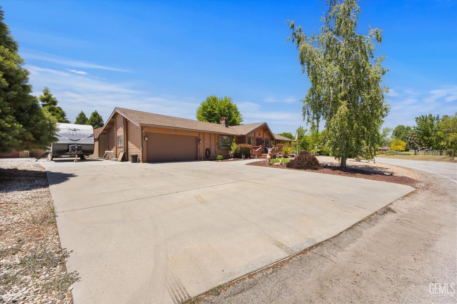Tehachapi, California, 93561, United States, 3 Bedrooms Bedrooms, ,2 BathroomsBathrooms,Residential,For Sale,2049487