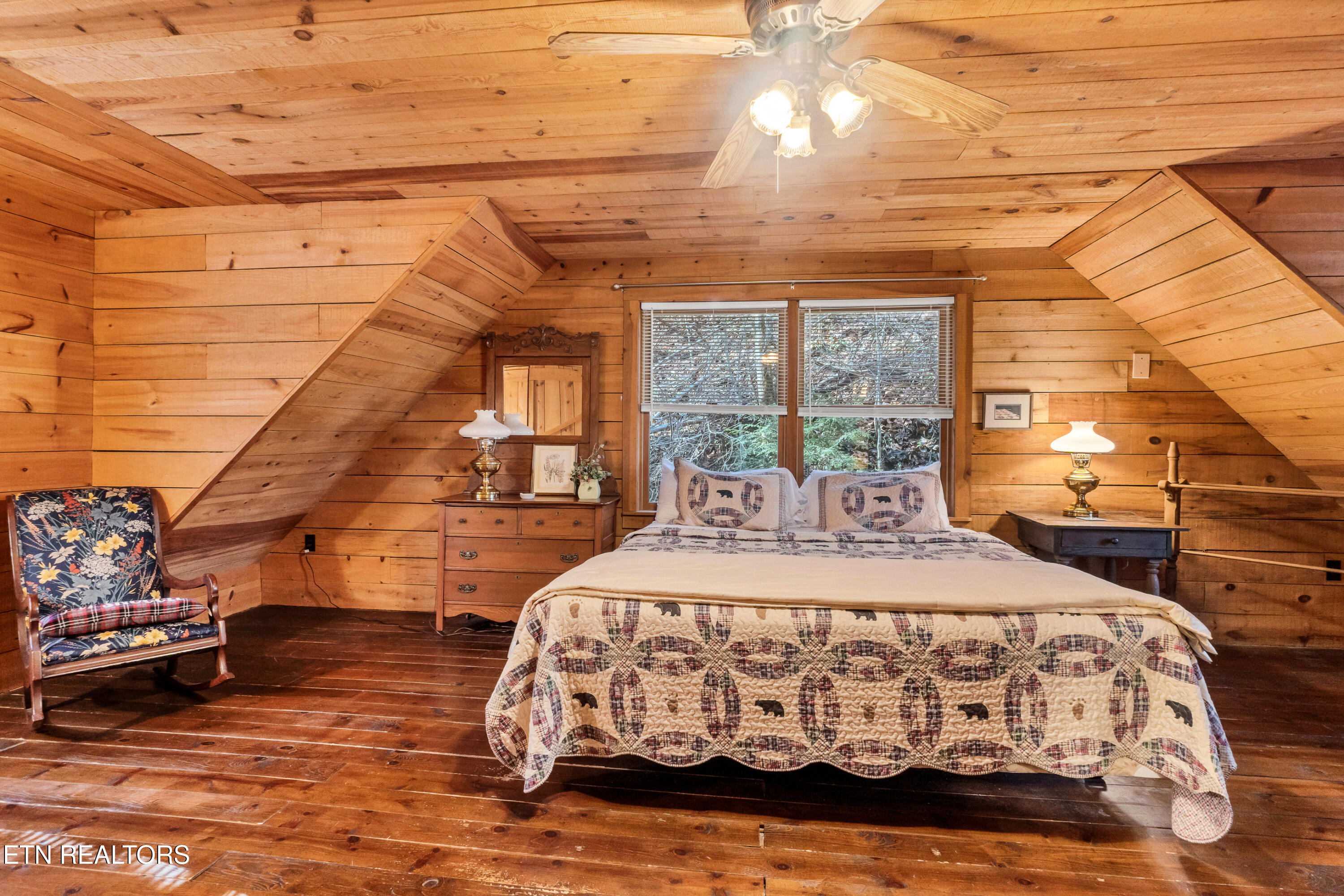 Townsend, Tennessee, 37882, United States, 2 Bedrooms Bedrooms, ,3 BathroomsBathrooms,Residential,For Sale,2010973