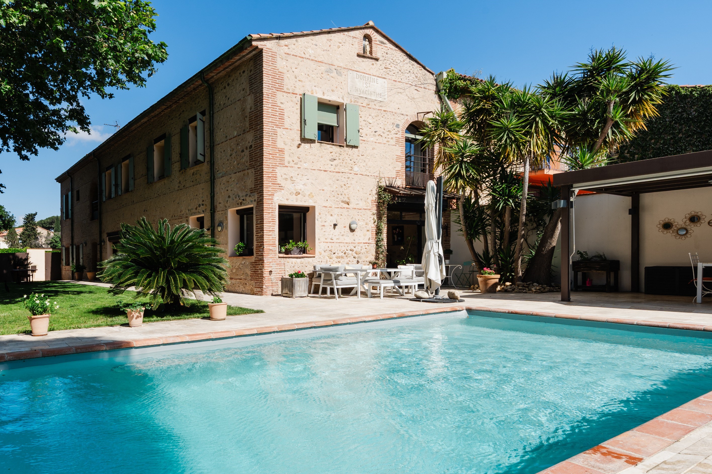 RARE AND AUTHENTIC — AN EXCEPTIONAL VILLAGE FARMHOUSE WITH POOL - 物件實景