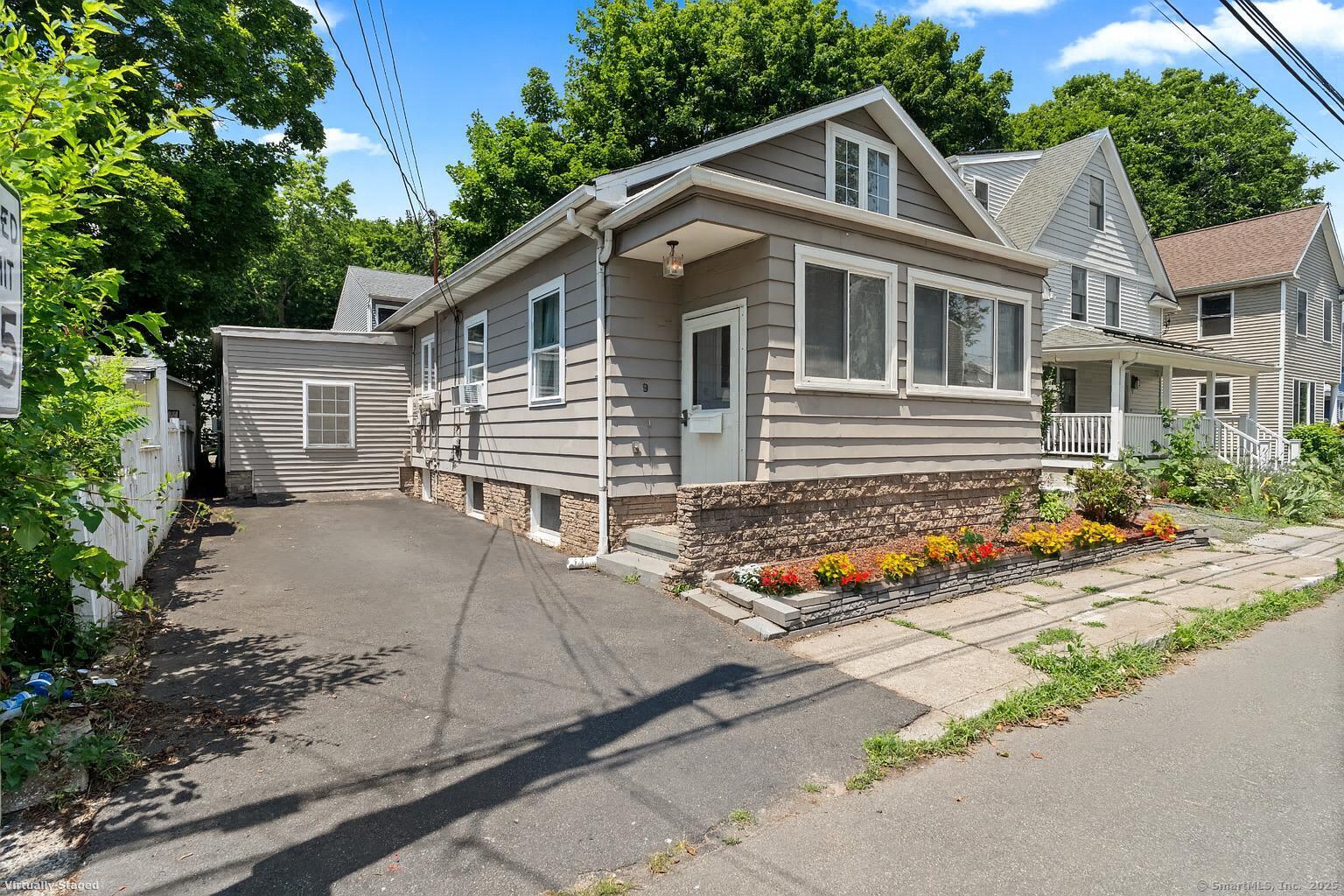 Milford, Connecticut, 06460, United States, 3 Bedrooms Bedrooms, ,2 BathroomsBathrooms,Residential,For Sale,1896652