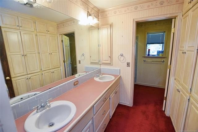 Tahlequah, Oklahoma, 74464, United States, 4 Bedrooms Bedrooms, ,4 BathroomsBathrooms,Residential,For Sale,1975818