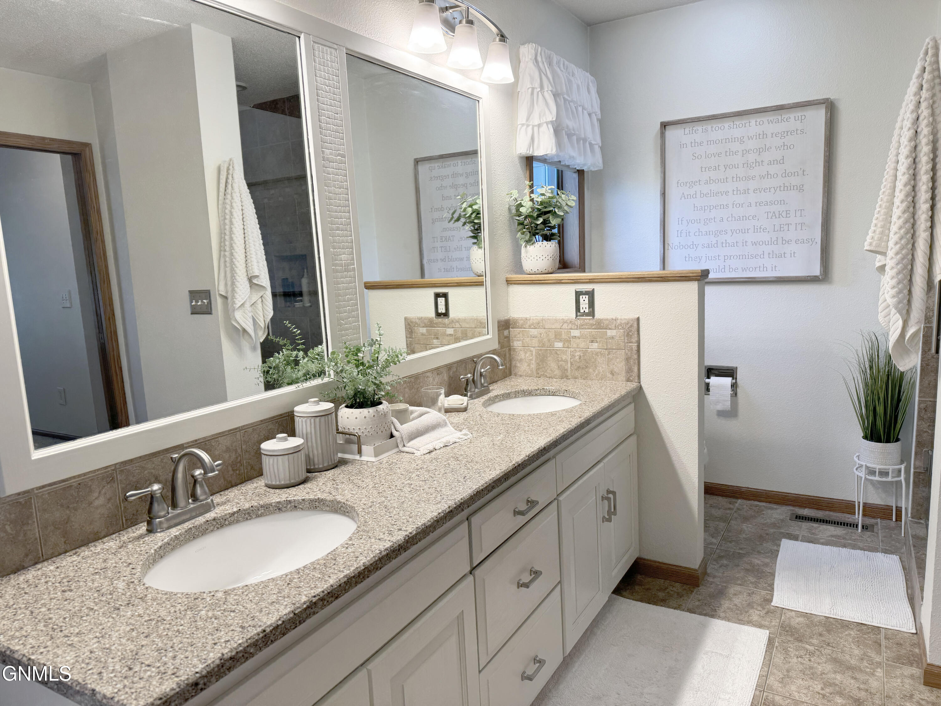 Bismarck, North Dakota, 58503, United States, 5 Bedrooms Bedrooms, ,2 BathroomsBathrooms,Residential,For Sale,2001566