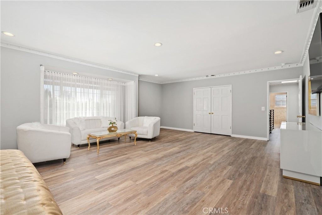 Valley Glen, California, 91401, United States, 4 Bedrooms Bedrooms, ,4 BathroomsBathrooms,Residential,For Sale,1990923