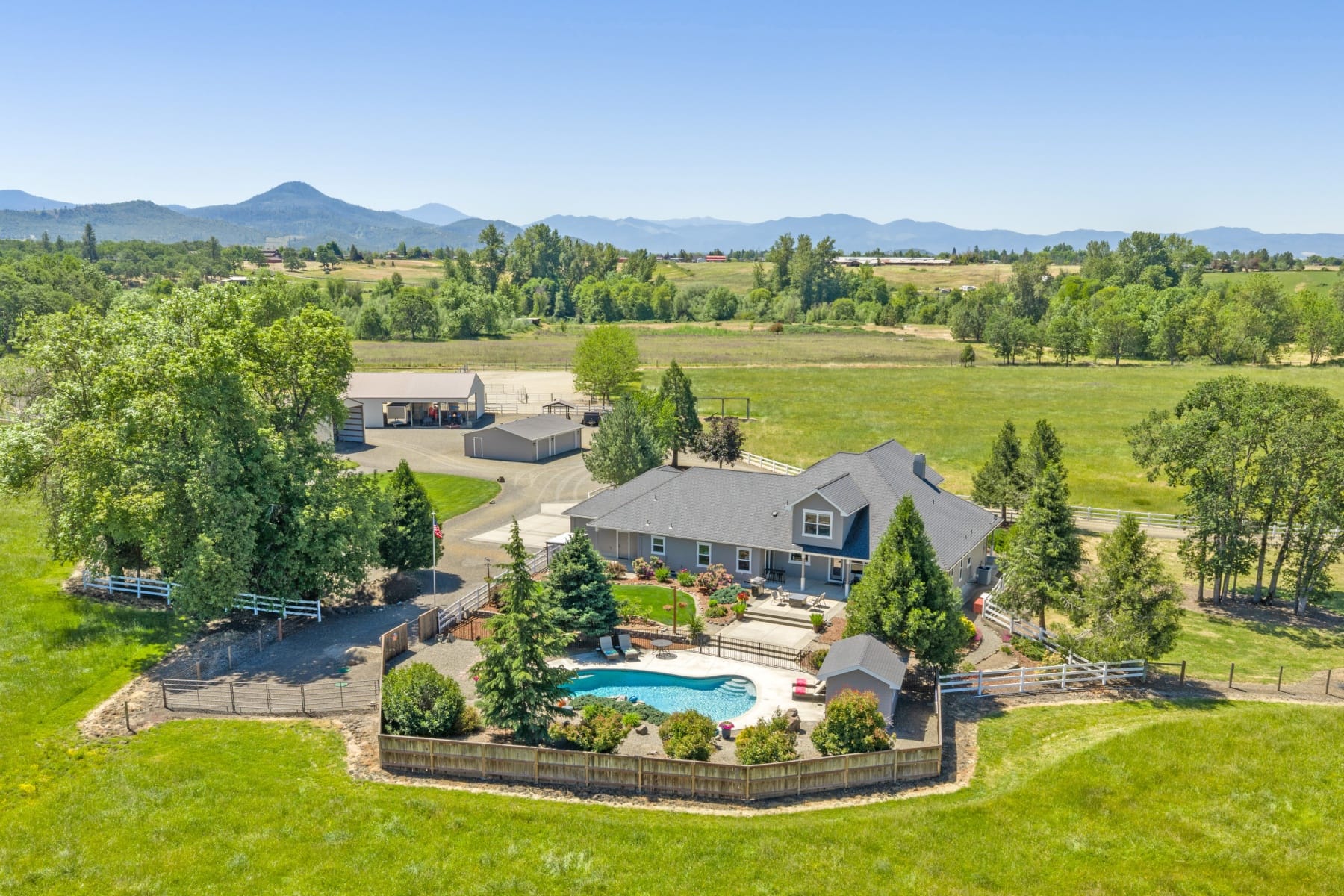  163 Hidden Valley Drive Eagle Point, OR 97524 - 物件實景