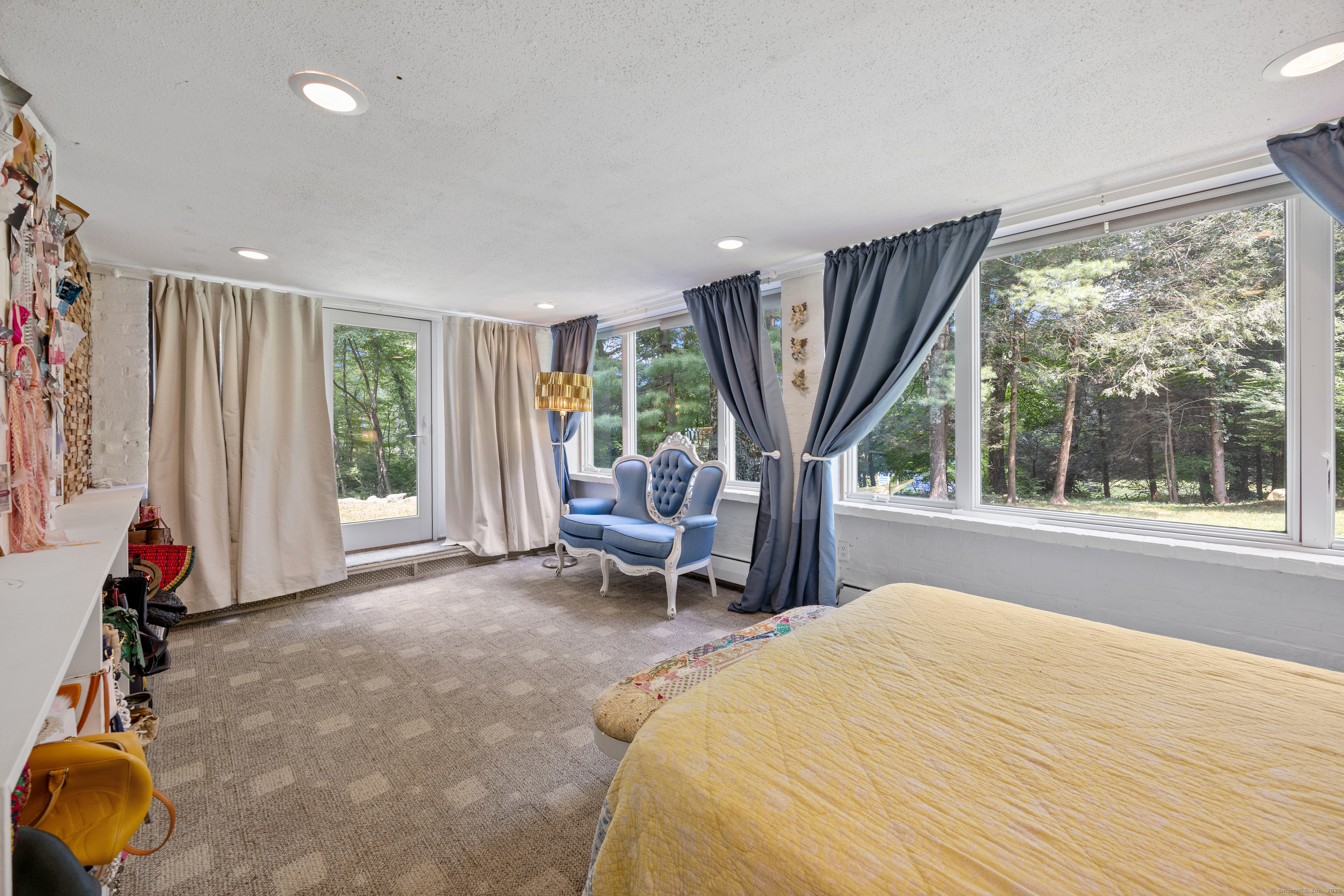 Woodbridge, Connecticut, 06525, United States, 3 Bedrooms Bedrooms, ,4 BathroomsBathrooms,Residential,For Sale,1912137