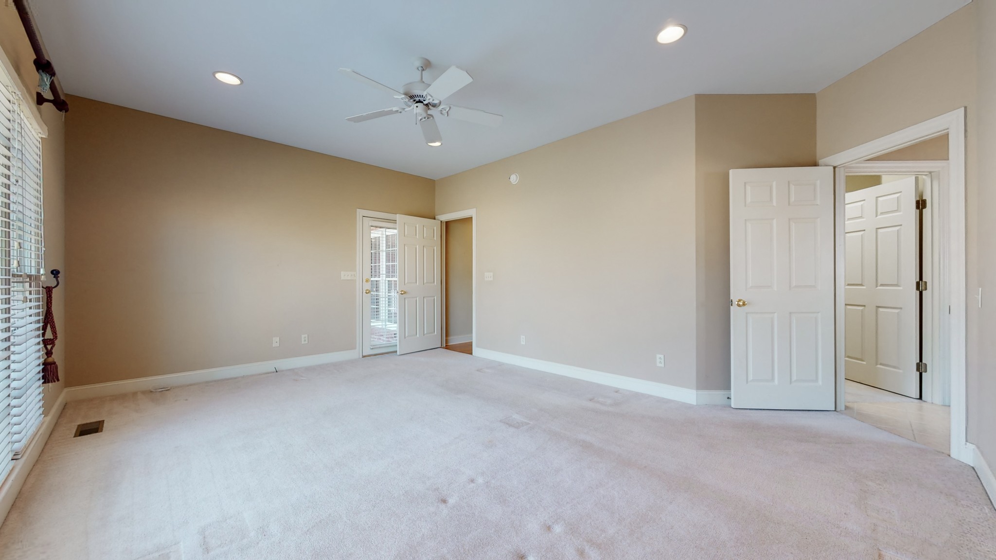 Tullahoma, Tennessee, 37388, United States, 6 Bedrooms Bedrooms, ,5 BathroomsBathrooms,Residential,For Sale,1978966