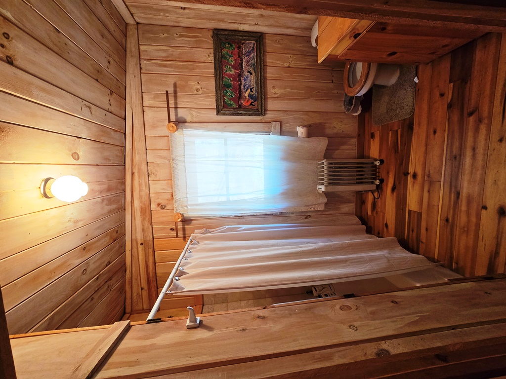 Lansing, North Carolina, 28643, United States, 1 Bedroom Bedrooms, ,1 BathroomBathrooms,Residential,For Sale,1974304