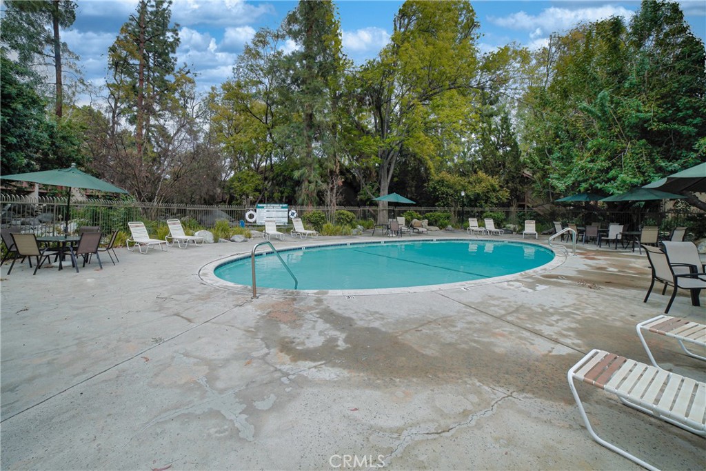 Canoga Park, California, 91303, United States, 2 Bedrooms Bedrooms, ,1 BathroomBathrooms,Residential,For Sale,1995813