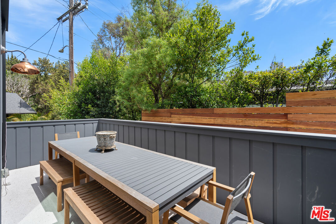 Los Angeles, California, 90068, United States, 4 Bedrooms Bedrooms, ,4 BathroomsBathrooms,Residential,For Sale,1897073