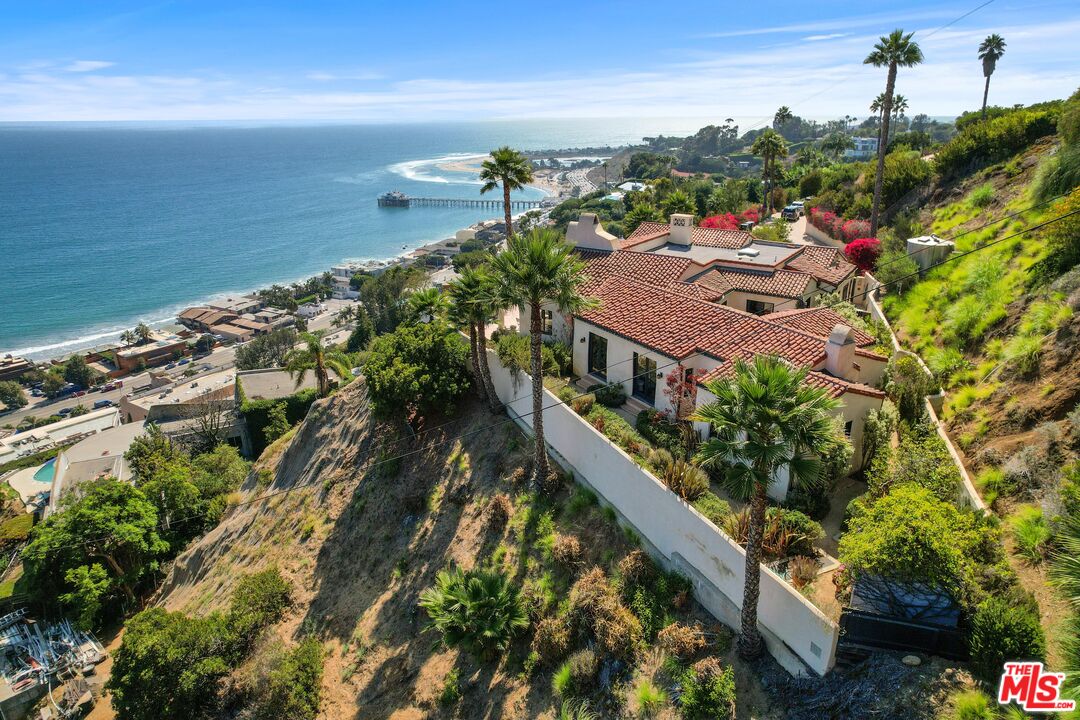 Malibu, California, 90265, United States, 3 Bedrooms Bedrooms, ,4 BathroomsBathrooms,Residential,For Sale,1846867