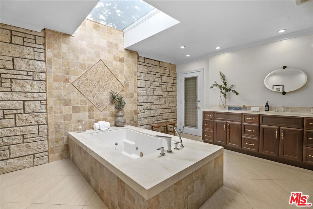 Los Angeles, California, 90077, United States, 4 Bedrooms Bedrooms, ,5 BathroomsBathrooms,Residential,For Sale,1862324