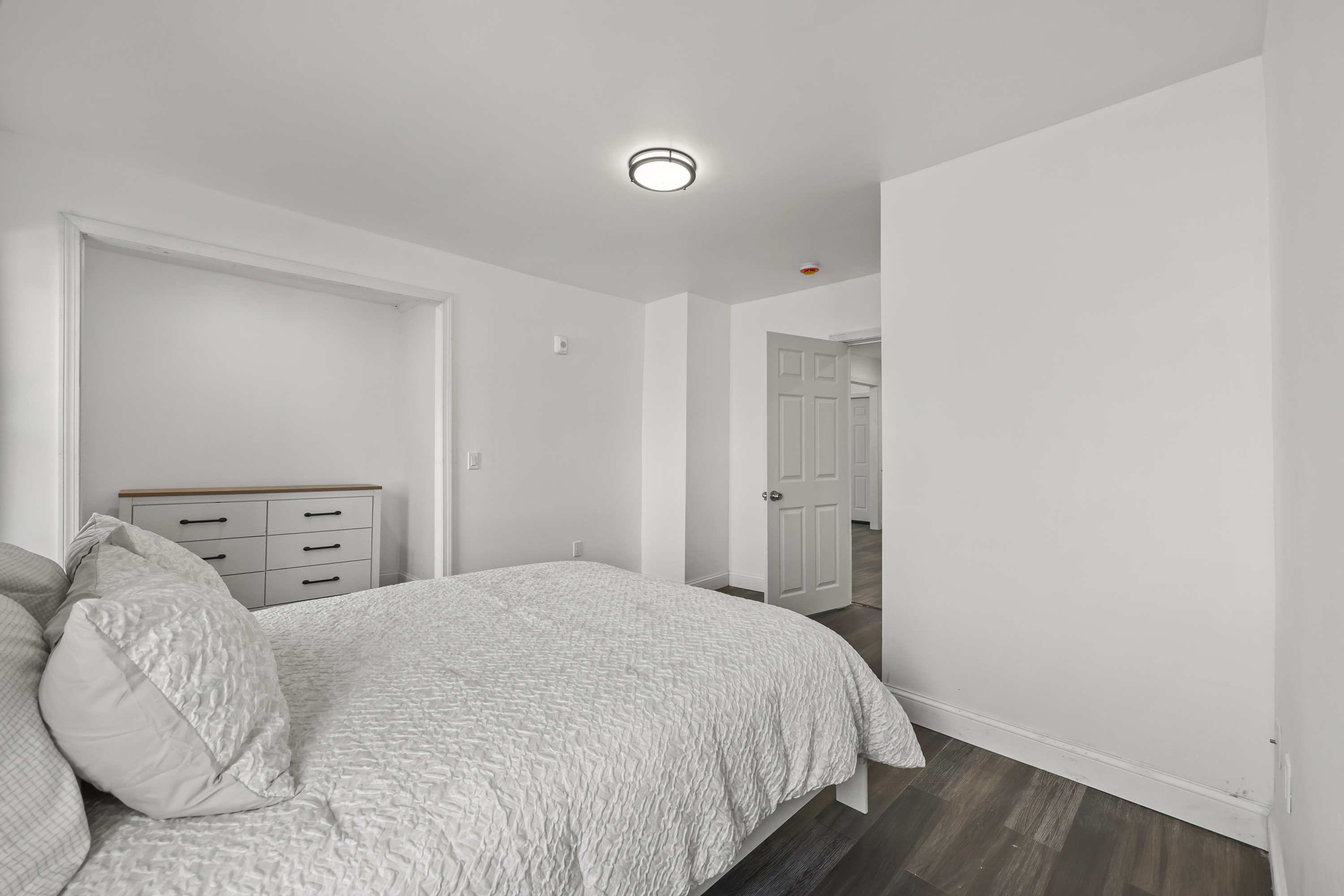 Turnkey & Valuable Investment Opportunity  Two Buildings, Nine Units - 物件實景